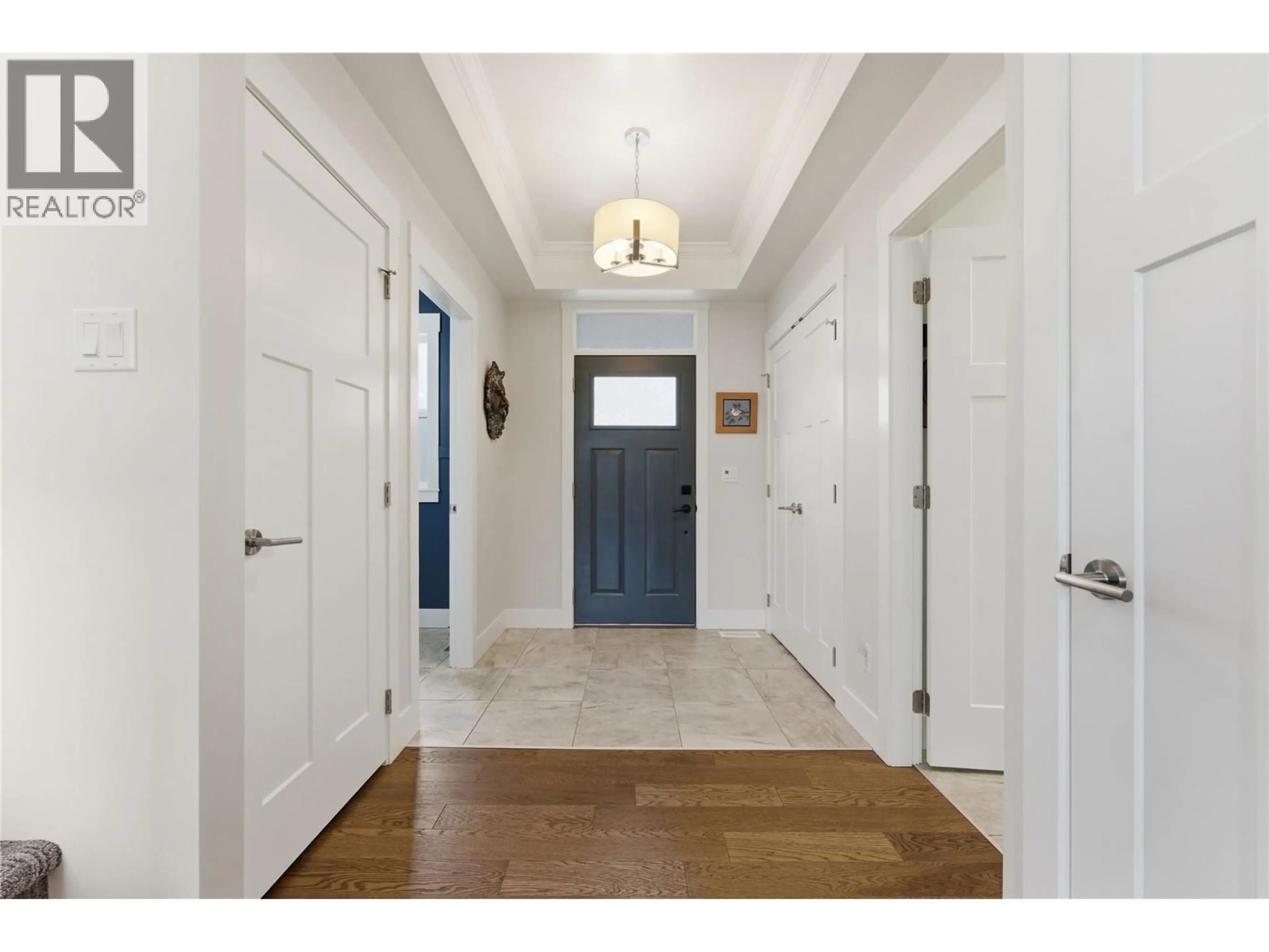 Indoor entryway for 1812 50 AVENUE, Vernon British Columbia V1T4E8