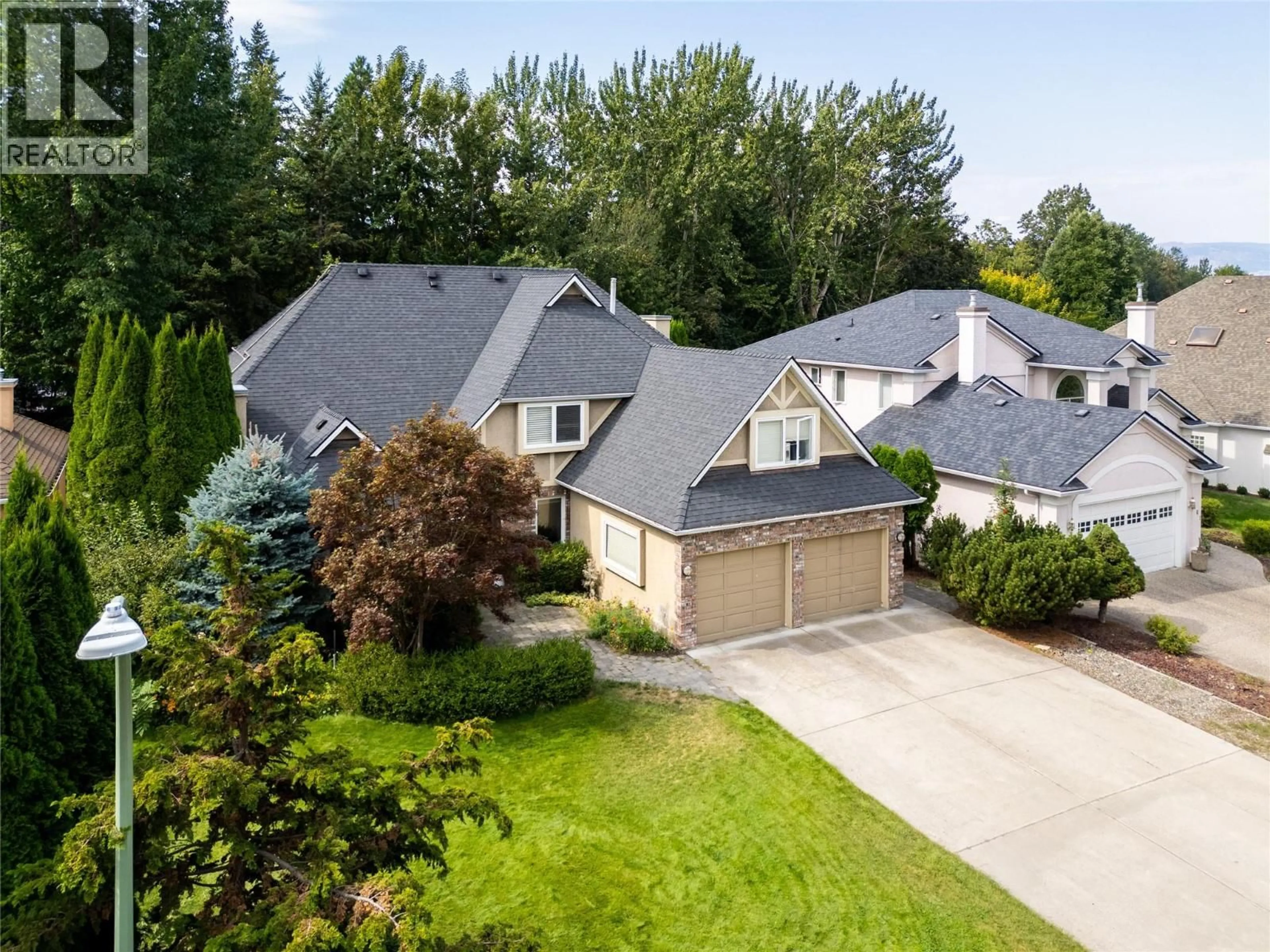 A pic from outside/outdoor area/front of a property/back of a property/a pic from drone, street for 463 CASCIA DRIVE, Kelowna British Columbia V1W3C7