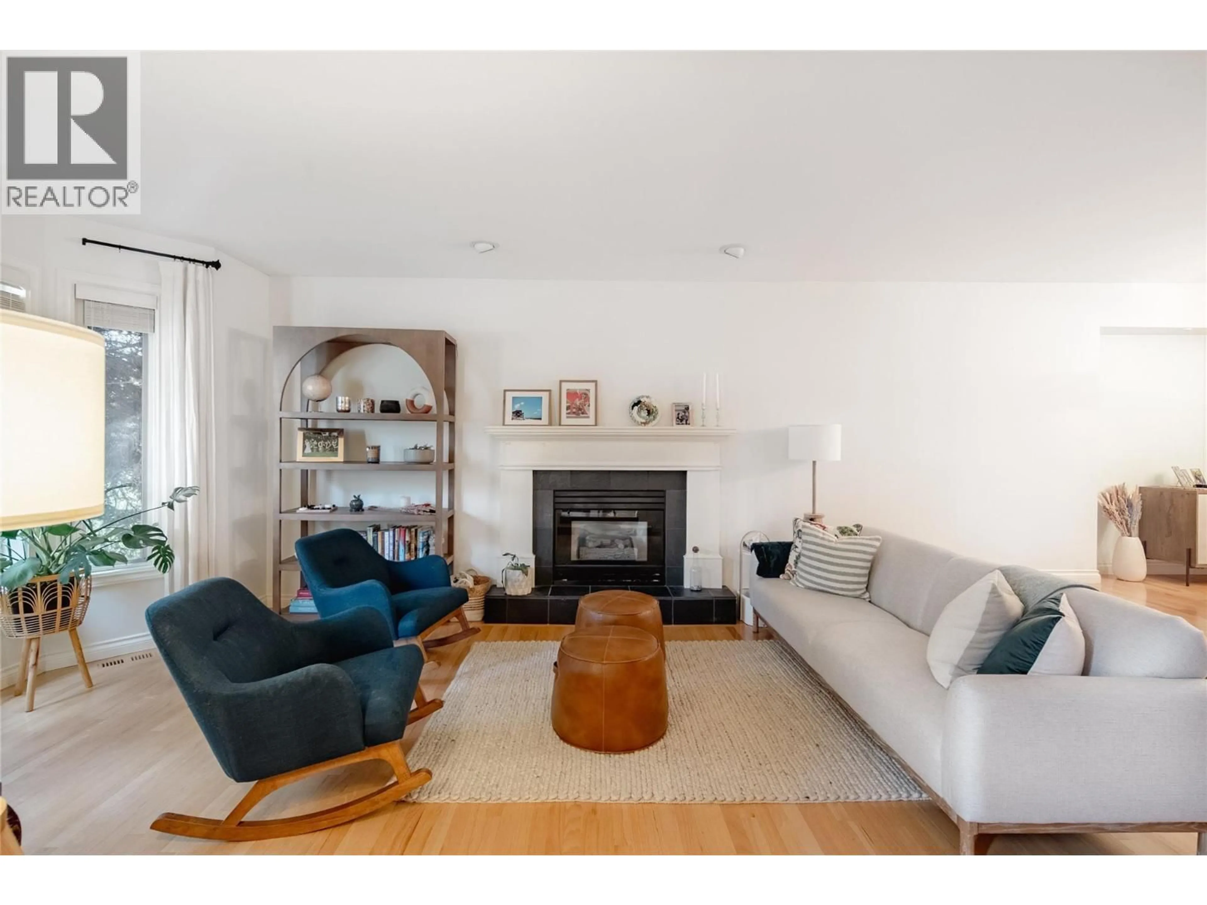 Living room with furniture, wood/laminate floor for 463 CASCIA DRIVE, Kelowna British Columbia V1W3C7