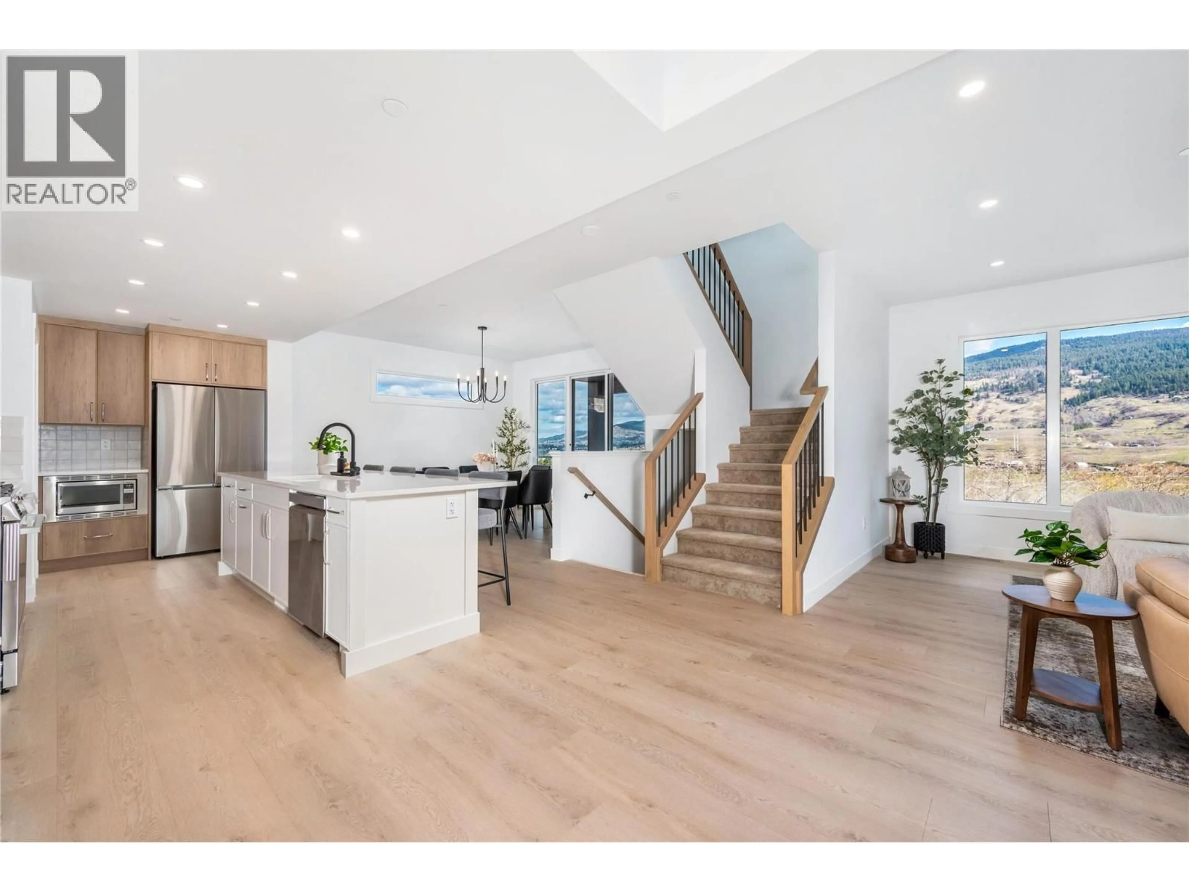 Open concept kitchen, wood/laminate floor for 473 MORNINGVIEW DRIVE, Coldstream British Columbia V1B2M4