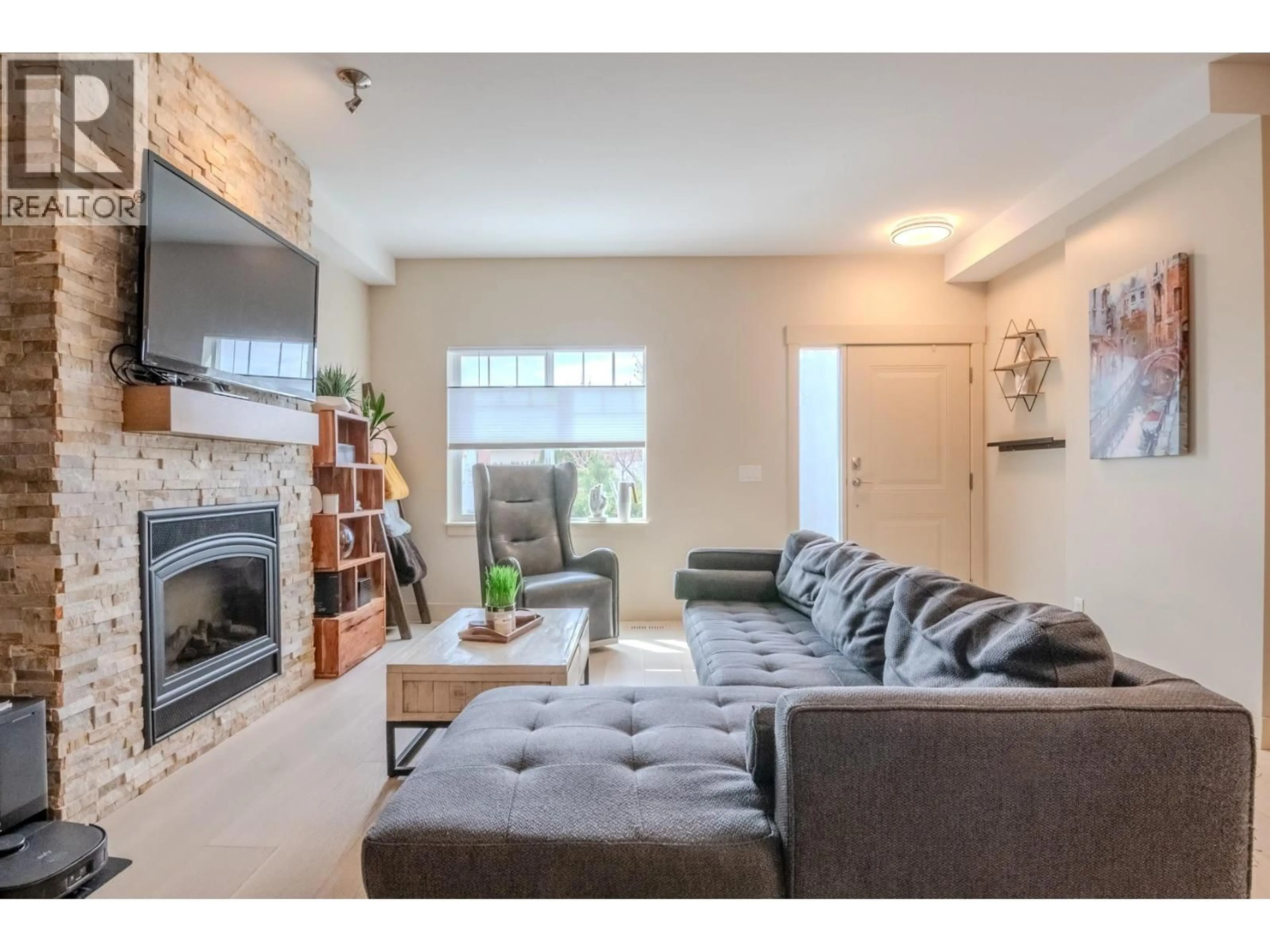 Living room with furniture, unknown for 10 - 600 SHERWOOD ROAD, Kelowna British Columbia V1W5K1