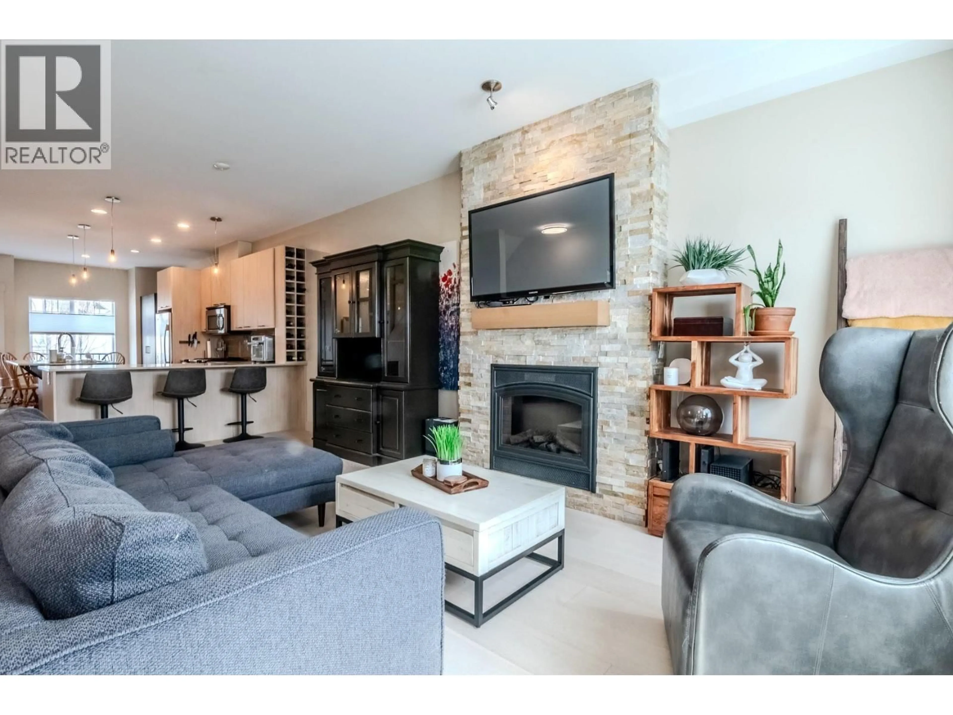 Living room with furniture, unknown for 10 - 600 SHERWOOD ROAD, Kelowna British Columbia V1W5K1