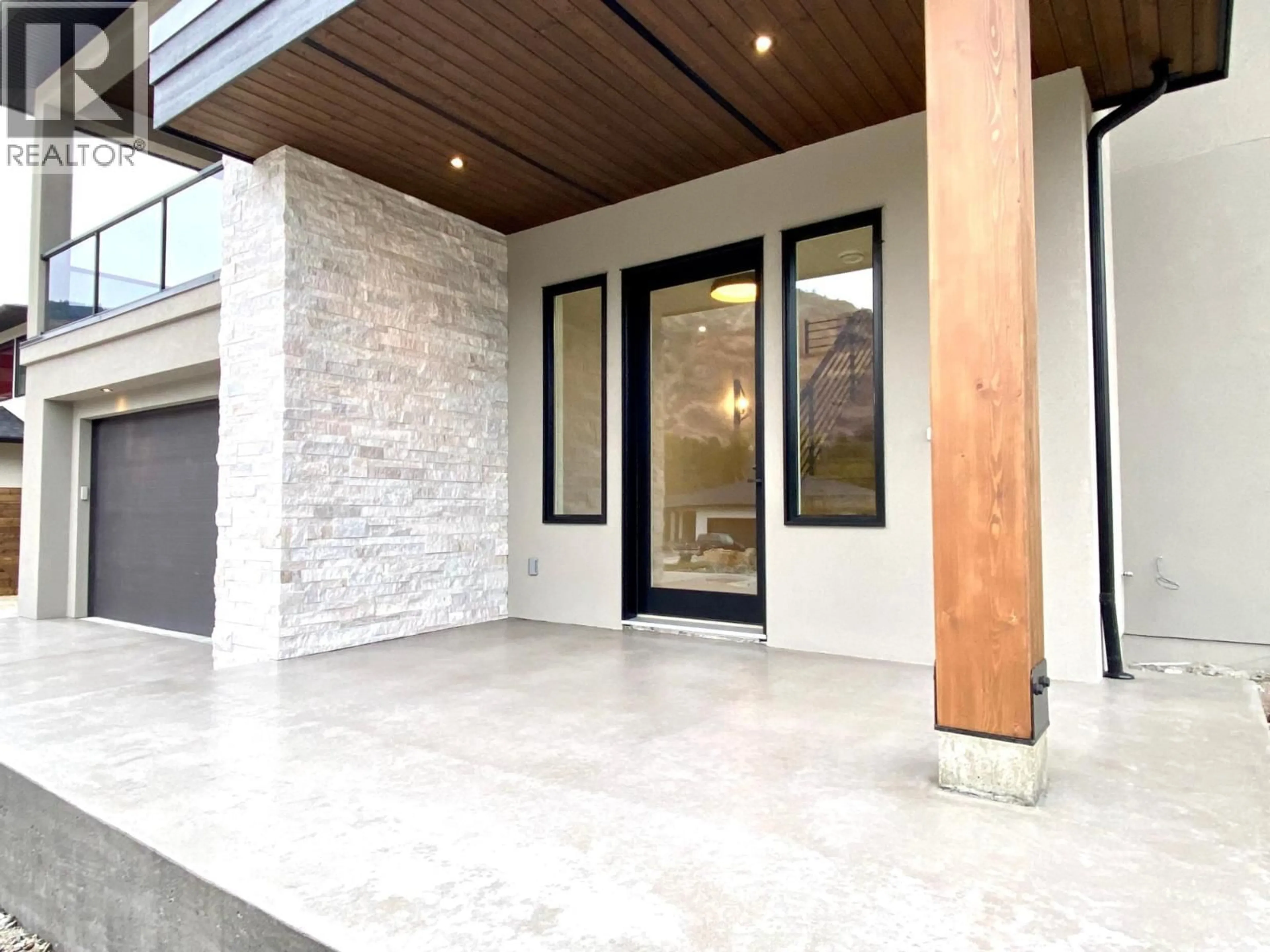 Indoor entryway for 8781 RIVERSIDE DRIVE, Grand Forks British Columbia V0H1H0