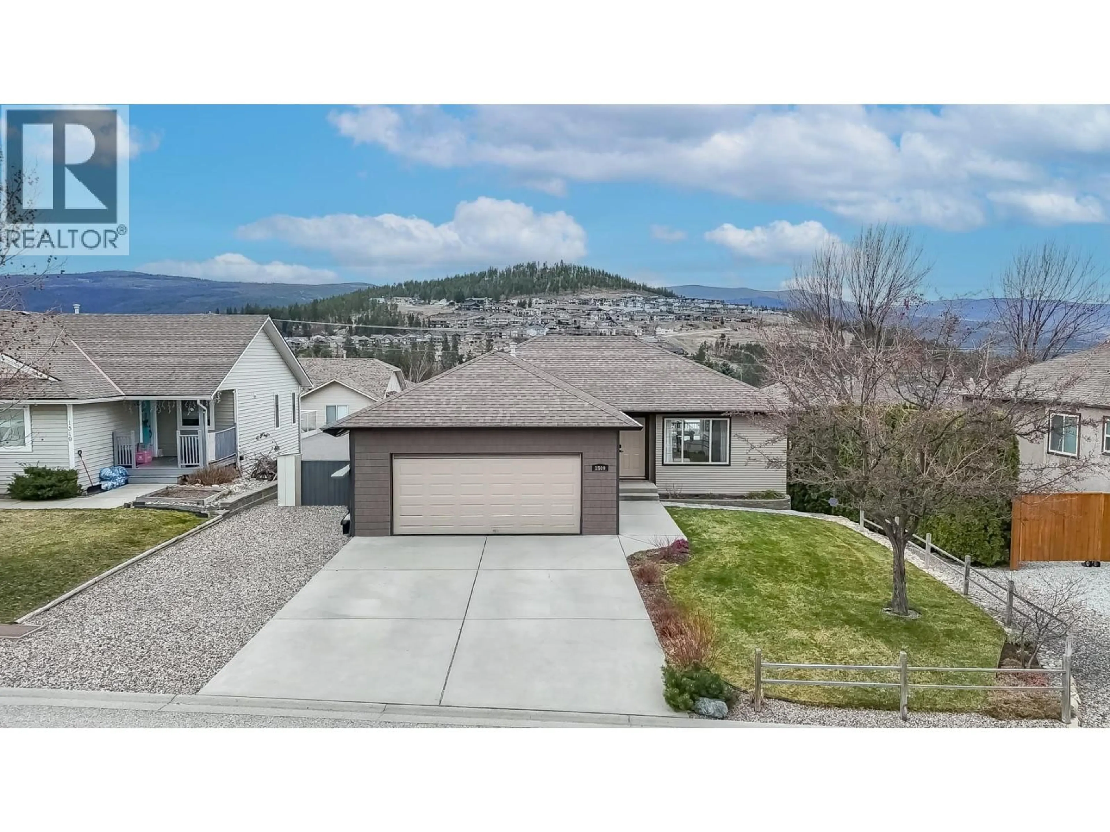 A pic from outside/outdoor area/front of a property/back of a property/a pic from drone, street for 1509 FEEDHAM AVENUE, Kelowna British Columbia V1P1N7