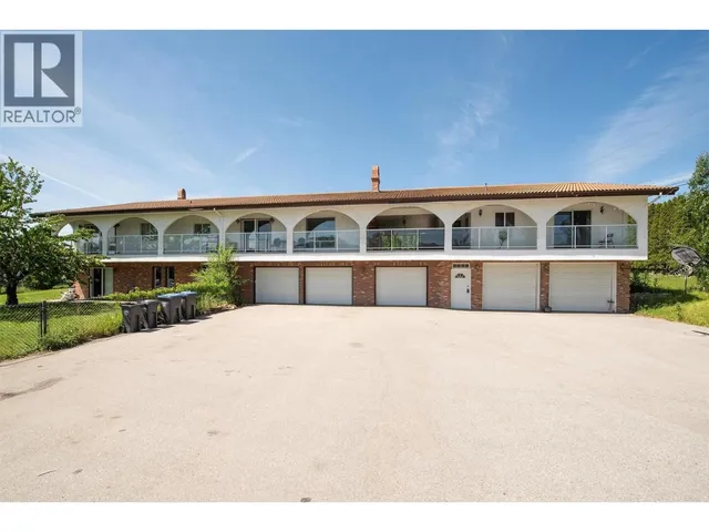 215 ARAB ROAD, Kelowna 3