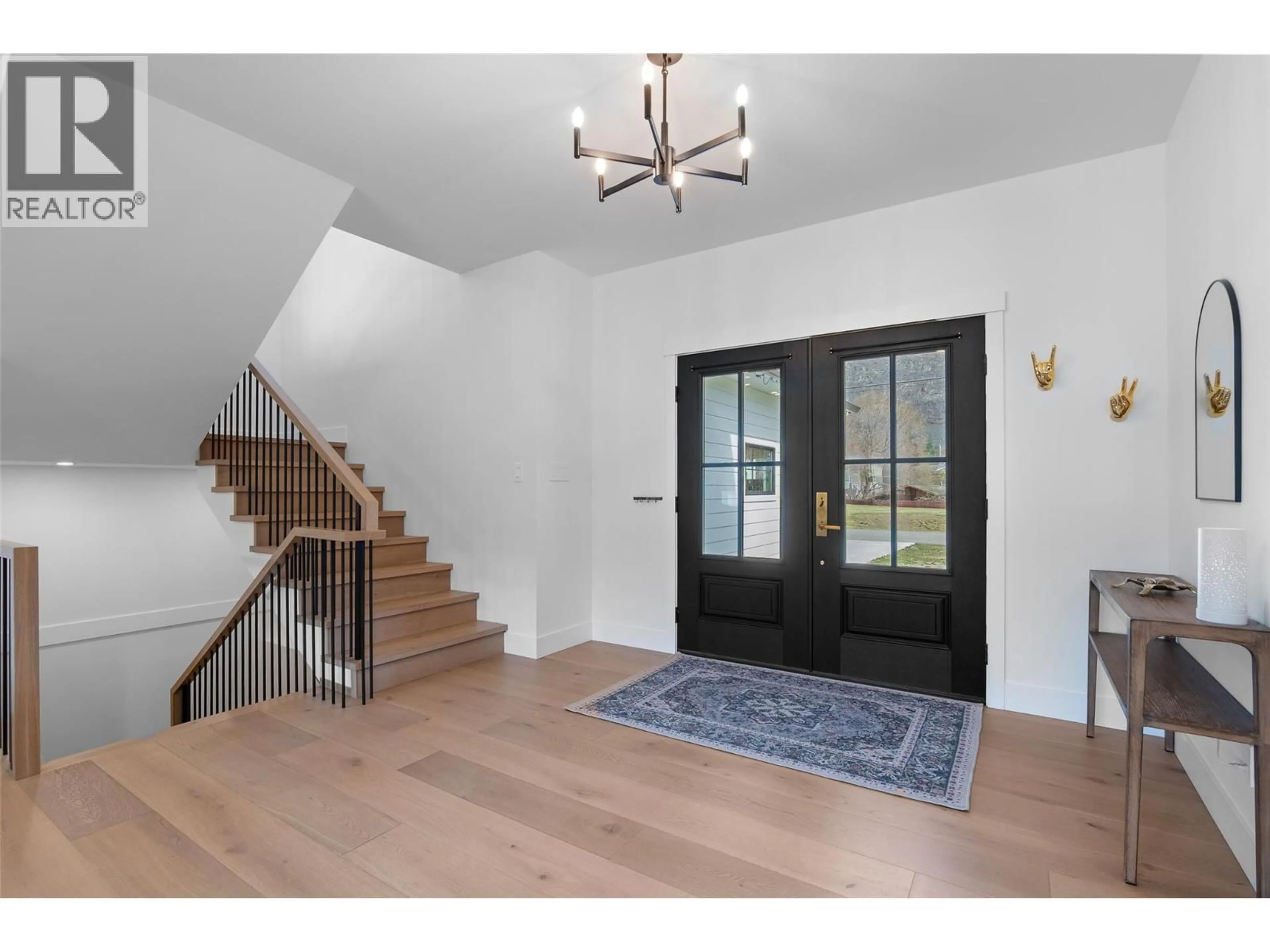 Indoor entryway for 204 CHETWYND DRIVE, Kamloops British Columbia V2H1L7