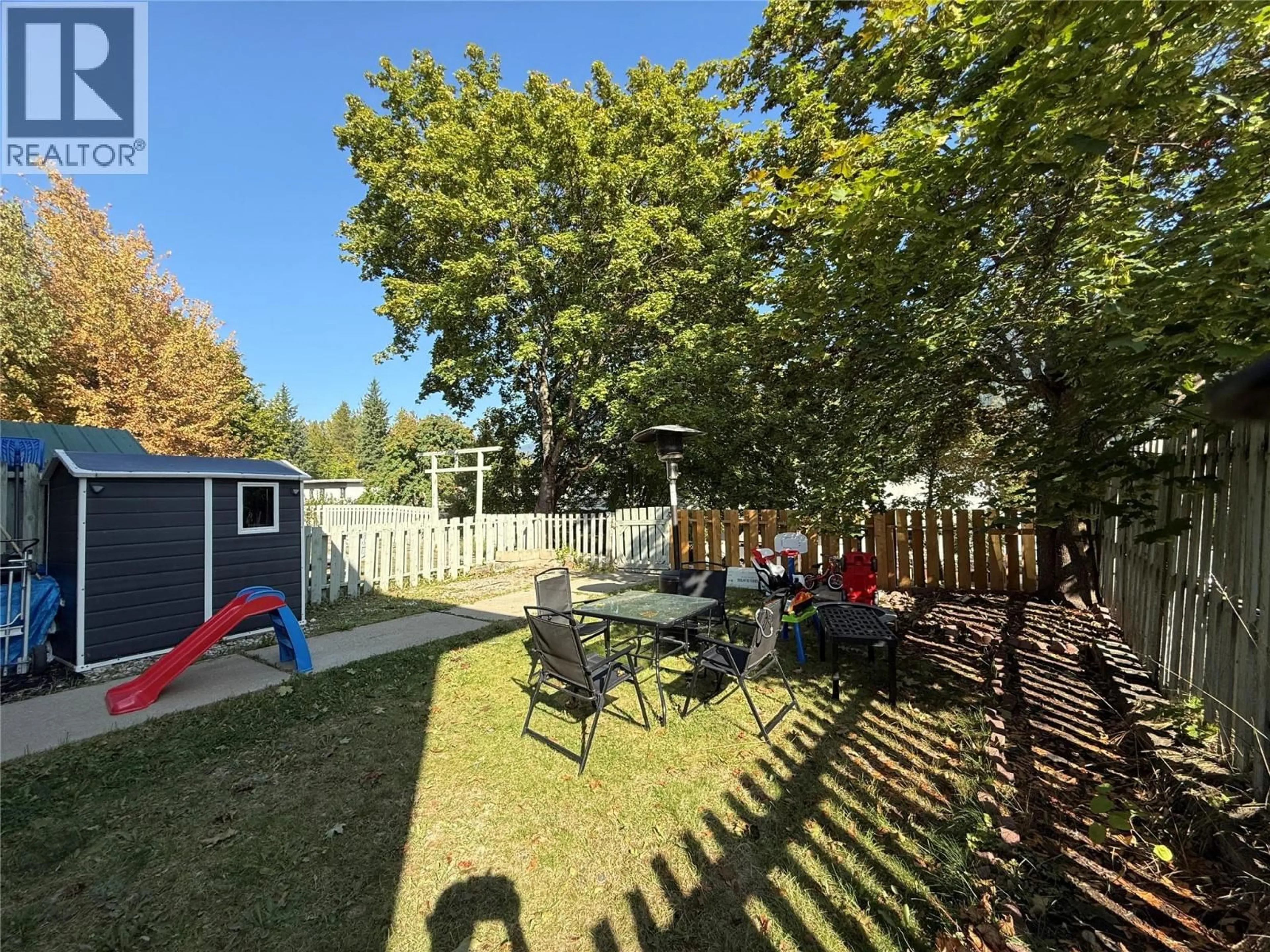 A pic from outside/outdoor area/front of a property/back of a property/a pic from drone, street for 455 RICHARDS STREET WEST, Nelson British Columbia V1L3K2