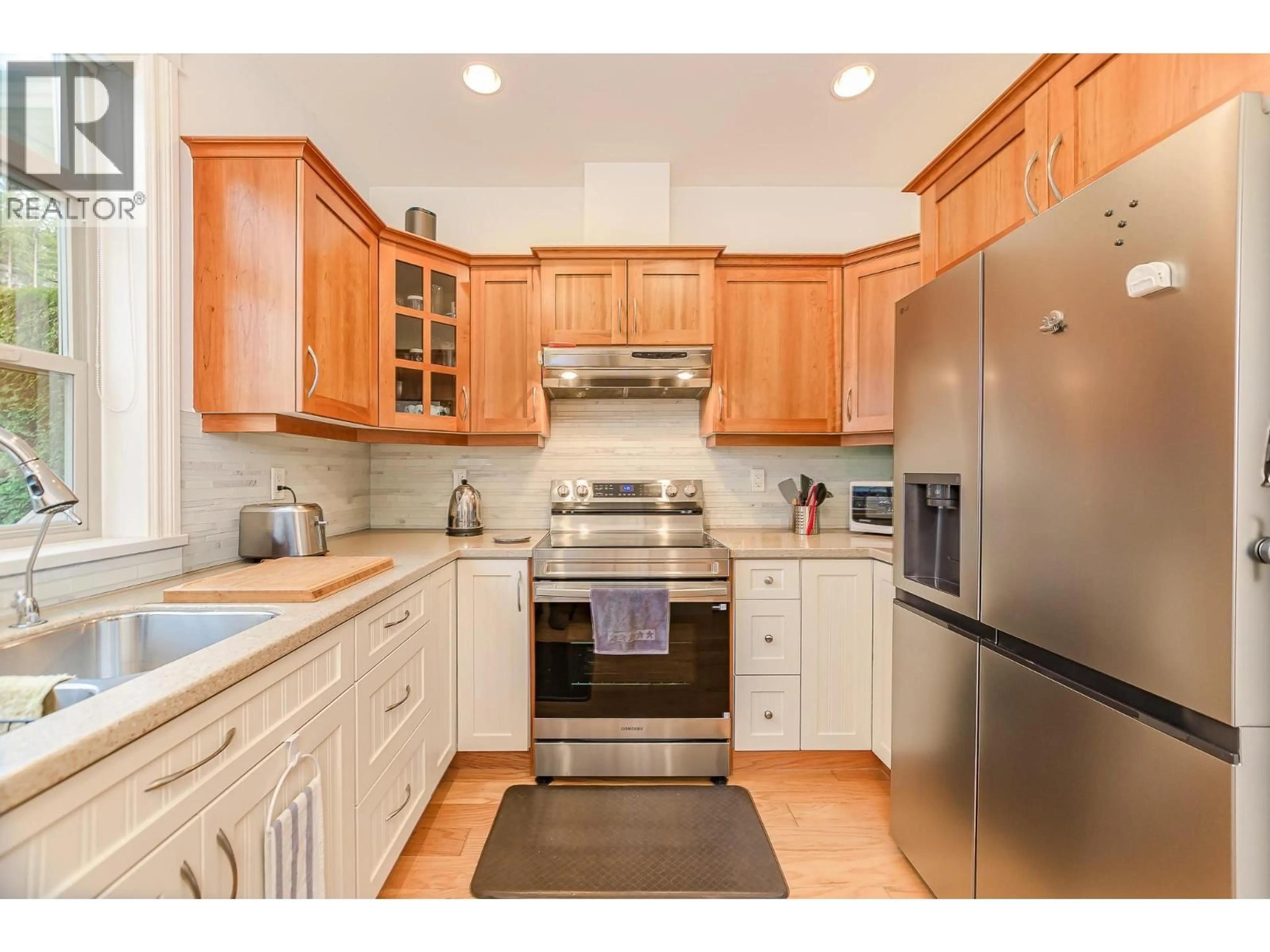 Standard kitchen, unknown for 4420 14 STREET NORTHEAST, Salmon Arm British Columbia V1E1P9