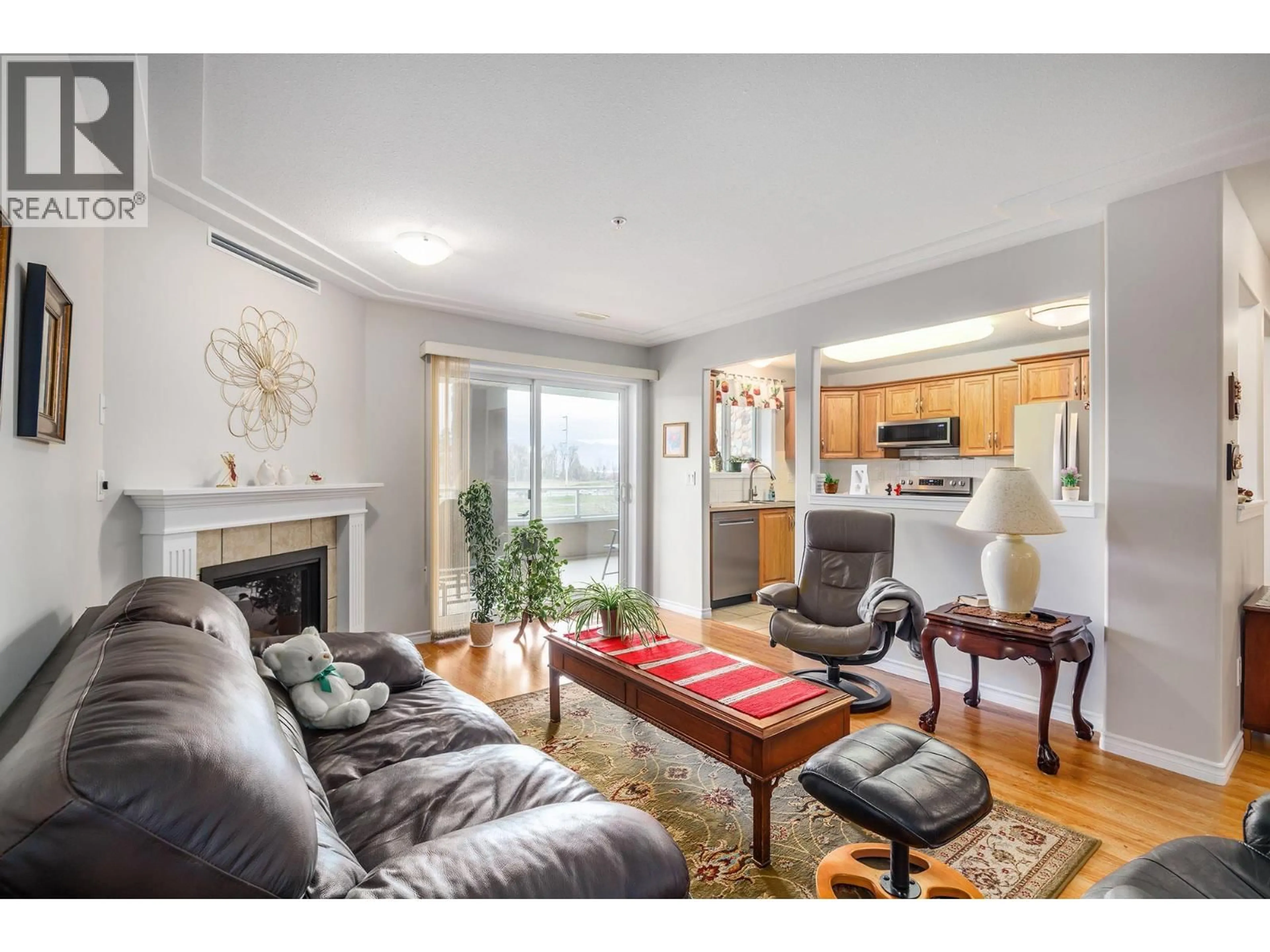 Living room with furniture, wood/laminate floor for 204 - 1967 UNDERHILL STREET, Kelowna British Columbia V1X8C9