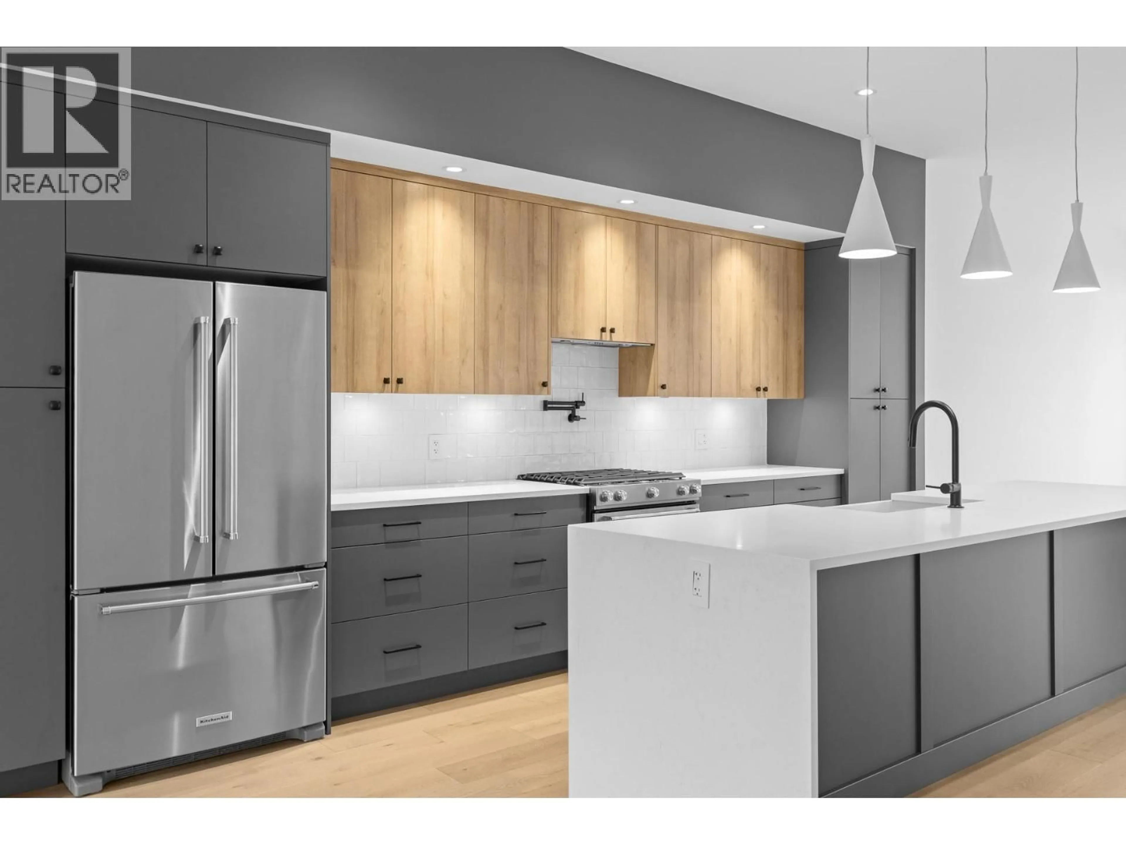 Contemporary kitchen, unknown for 807 FRANCIS AVENUE, Kelowna British Columbia V1Y5G6