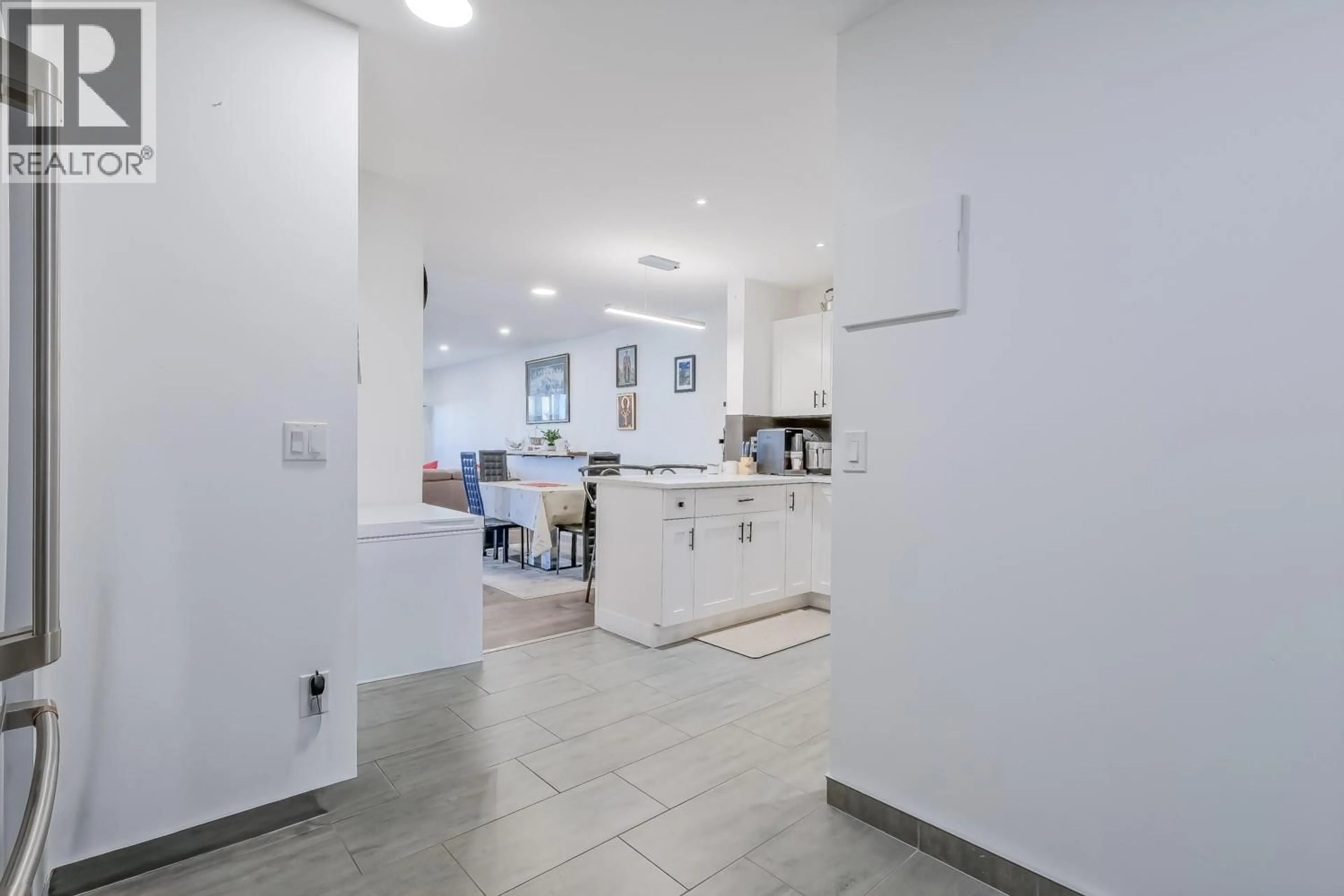 Unknown for 401 - 1915 PACIFIC COURT, Kelowna British Columbia V1Y8B3