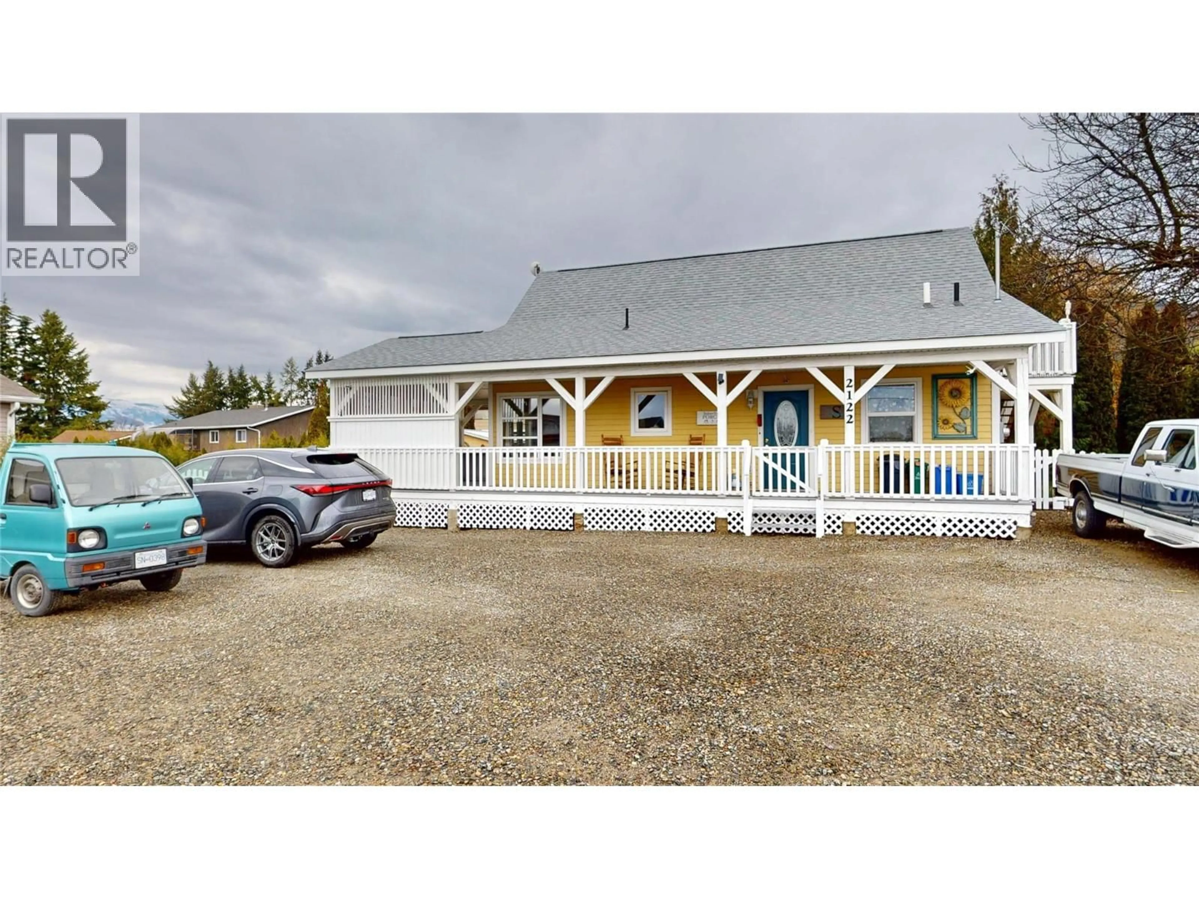 A pic from outside/outdoor area/front of a property/back of a property/a pic from drone, unknown for 2122 ERICKSON STREET, Creston British Columbia V0B1G5