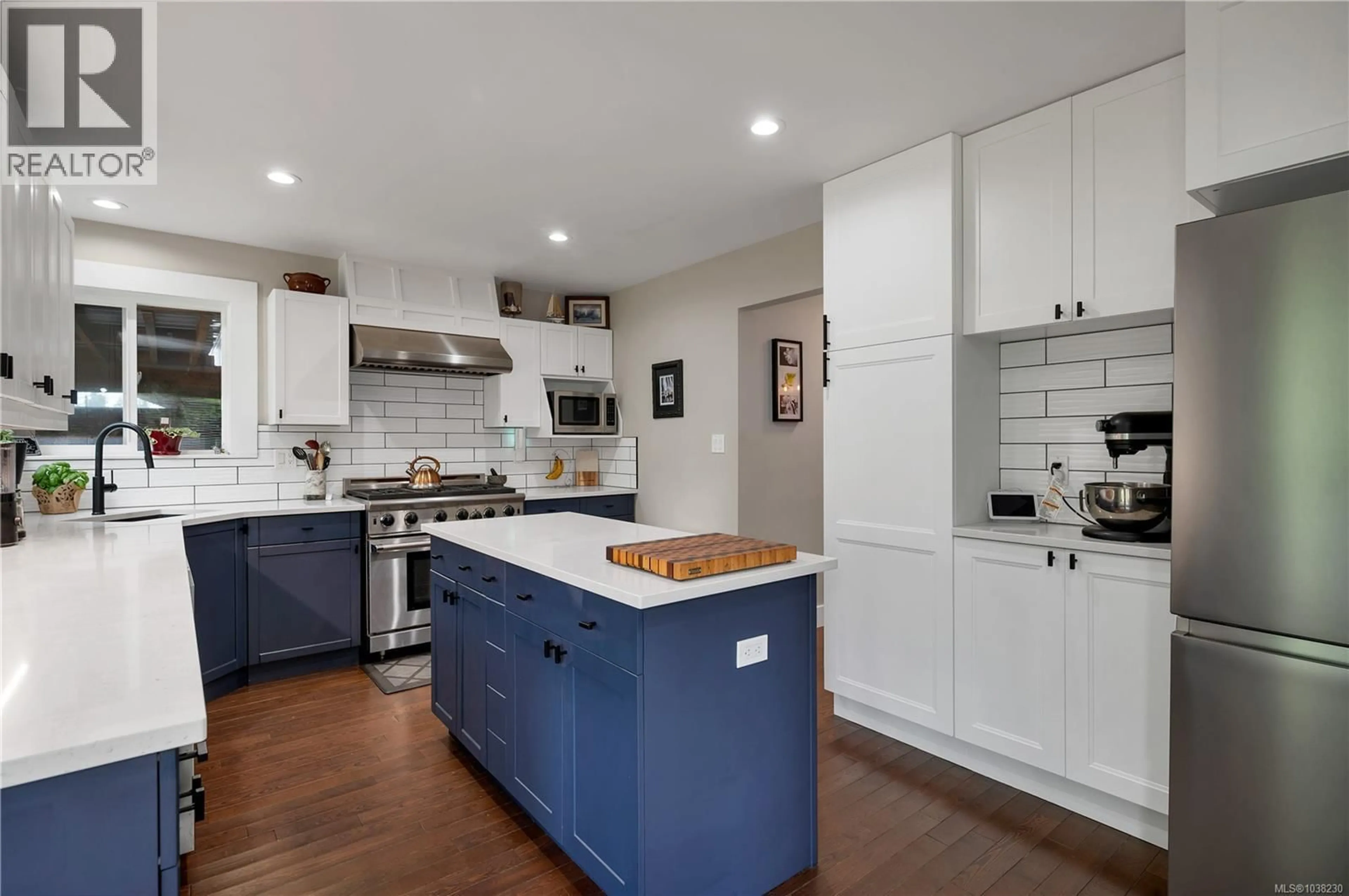 Open concept kitchen, ceramic/tile floor for 212 SEABREEZE DRIVE, Campbell River British Columbia V9H1J1
