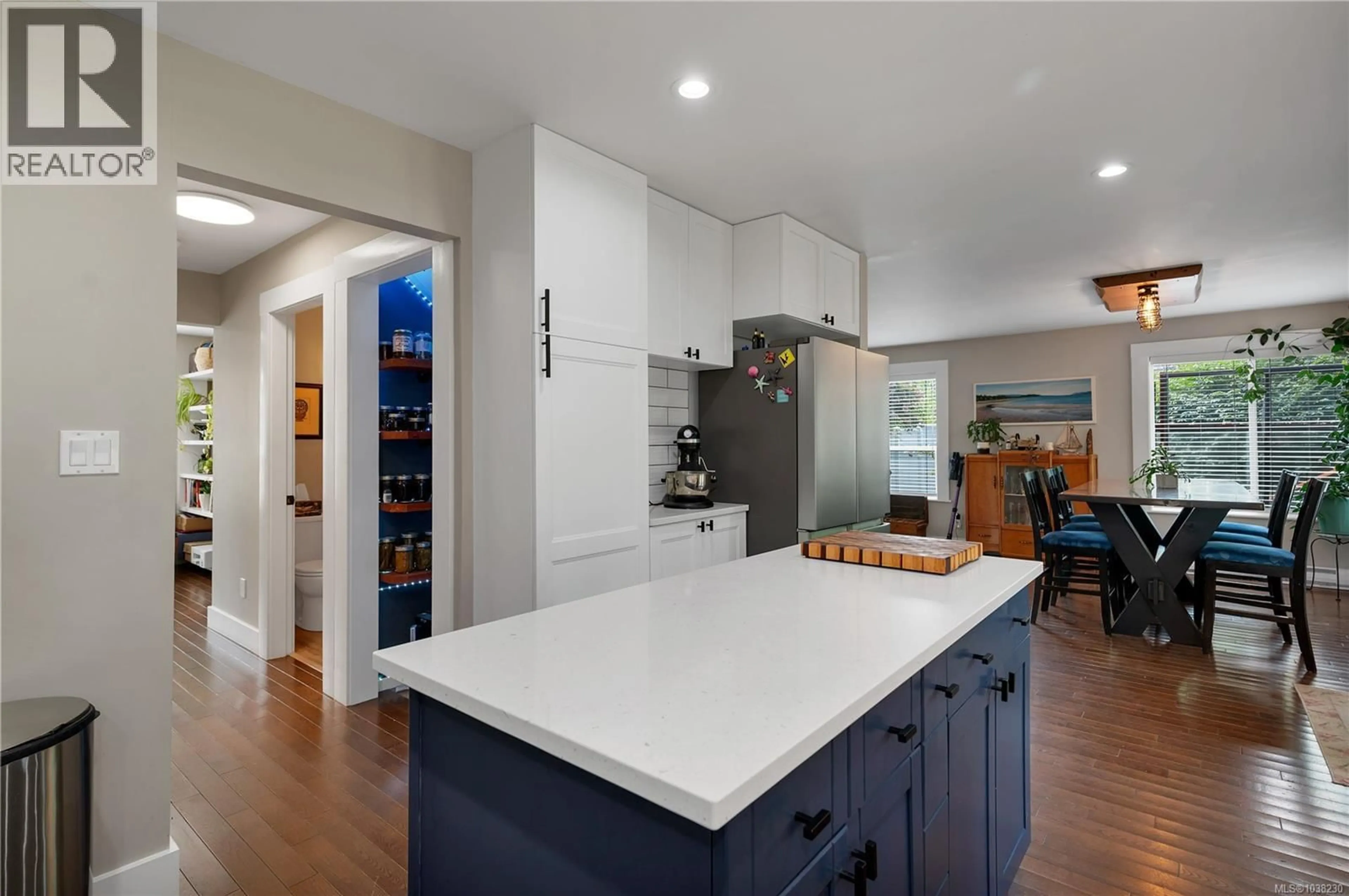 Open concept kitchen, ceramic/tile floor for 212 SEABREEZE DRIVE, Campbell River British Columbia V9H1J1