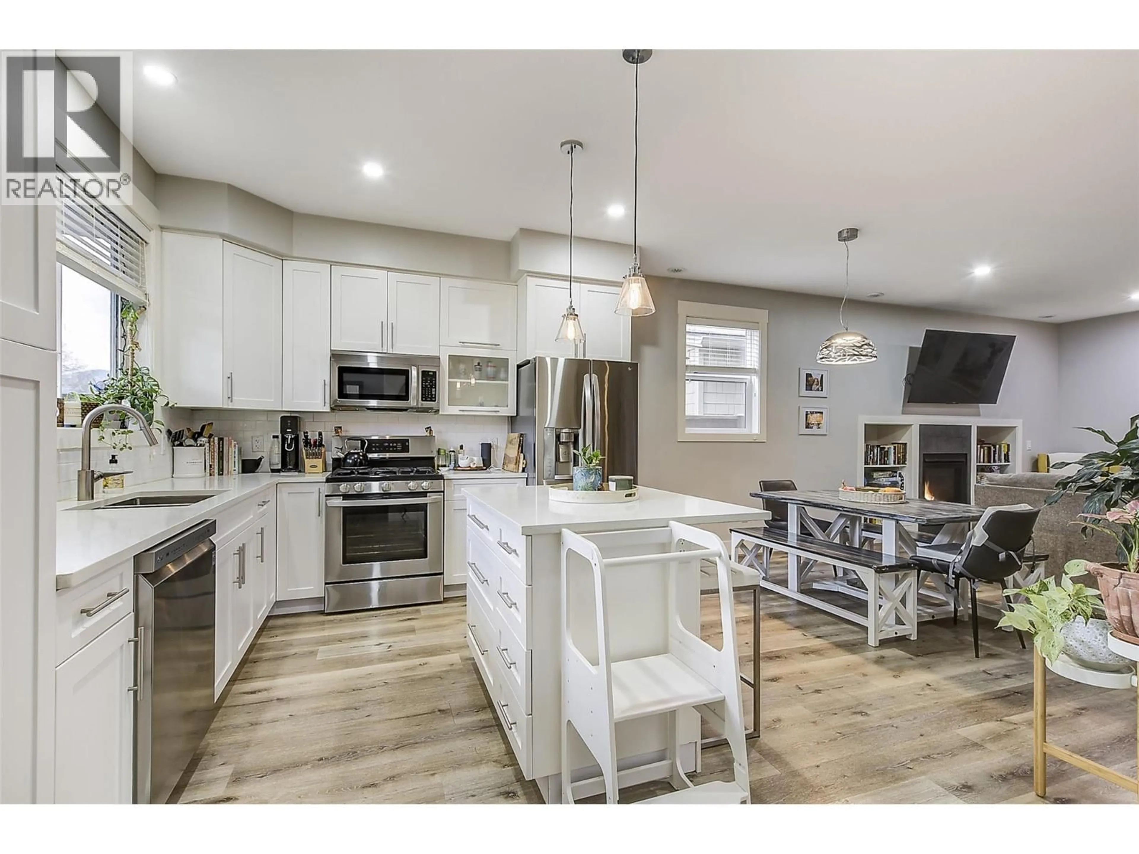 Open concept kitchen, unknown for 1940 ETHEL STREET, Kelowna British Columbia V1Y2Z5