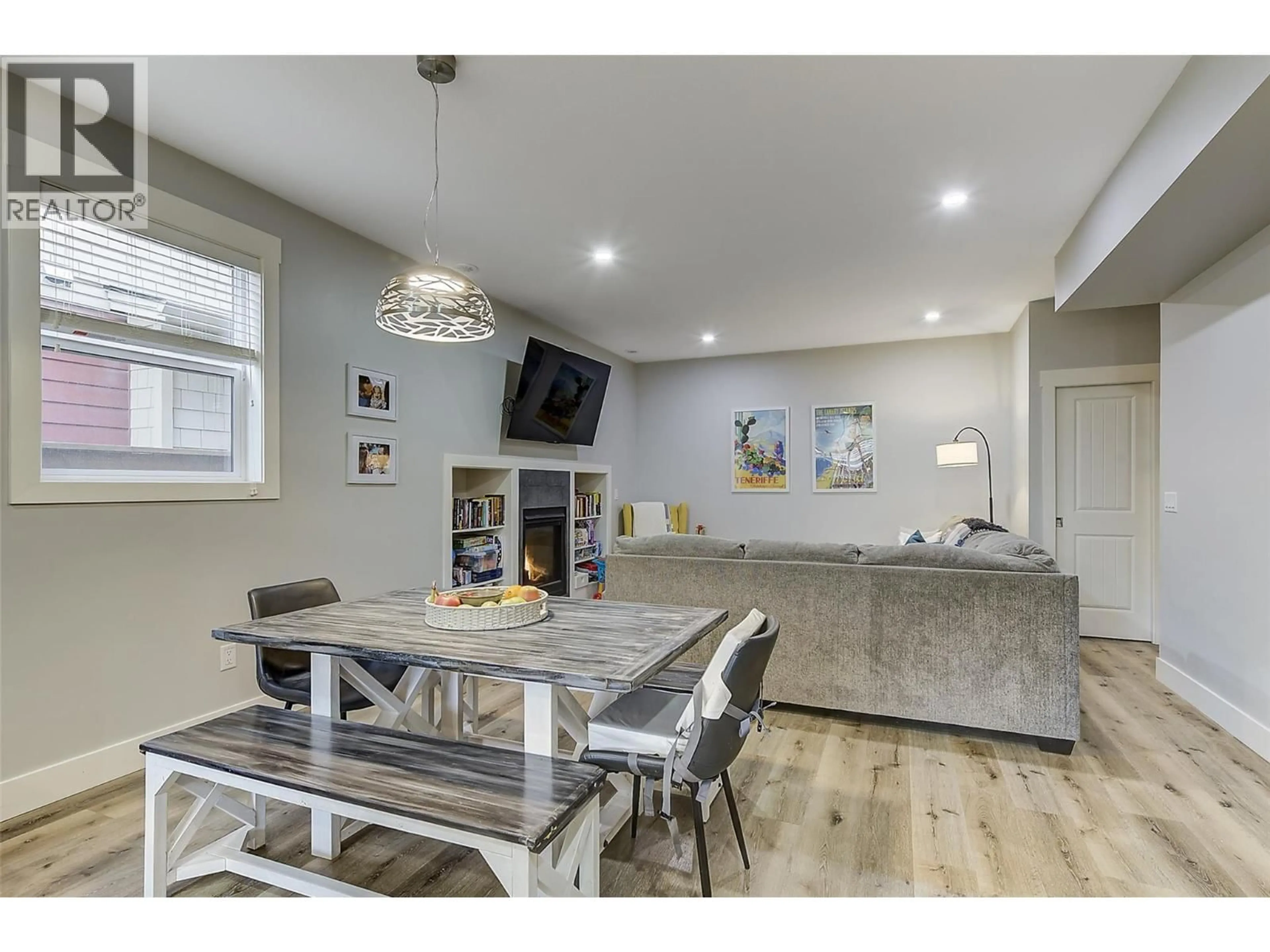 Open concept kitchen, unknown for 1940 ETHEL STREET, Kelowna British Columbia V1Y2Z5