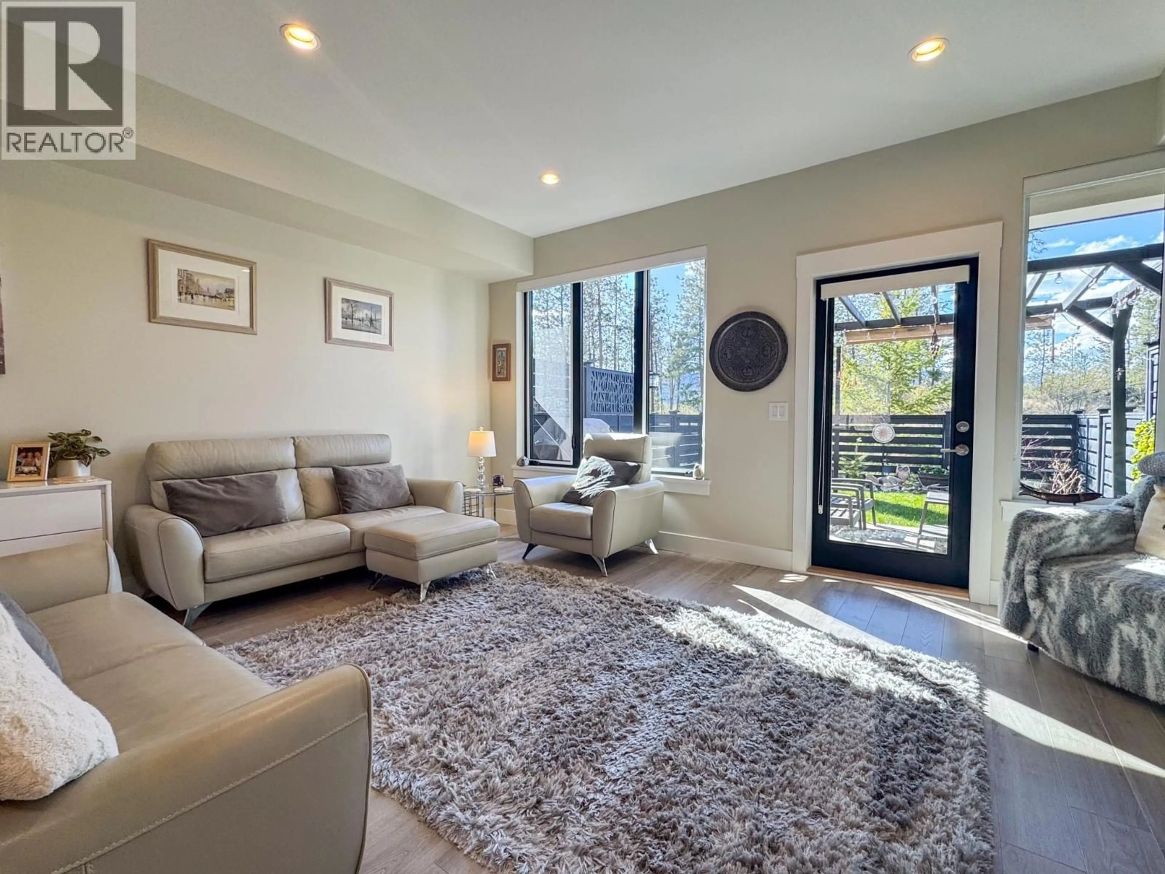 Living room with furniture, unknown for 26 - 12798 LAKE HILL DRIVE, Lake Country British Columbia V4V2W5