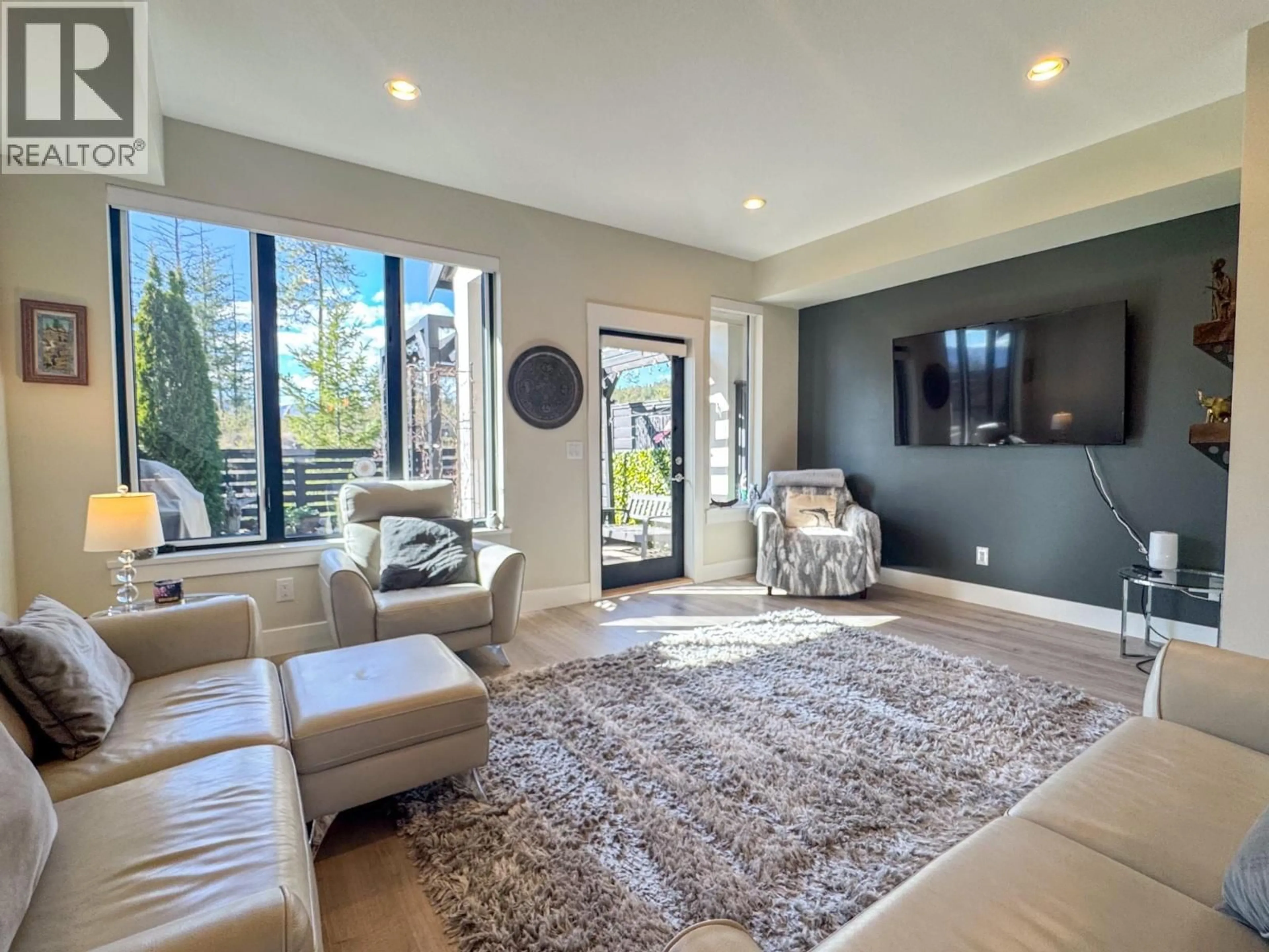 Living room with furniture, unknown for 26 - 12798 LAKE HILL DRIVE, Lake Country British Columbia V4V2W5