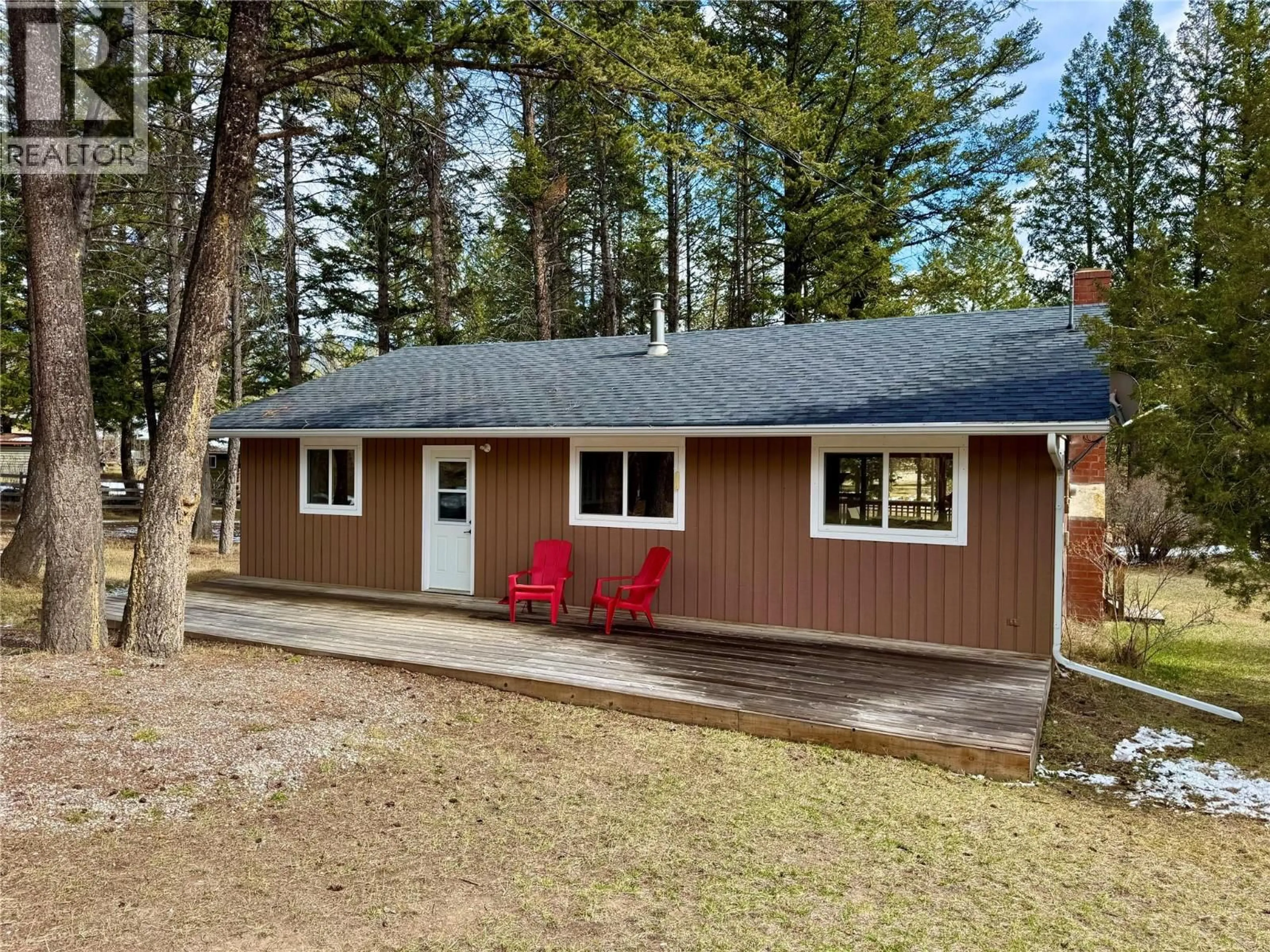 Home with vinyl exterior material, unknown for 8279 SUN CREEK ROAD OTHER, Canal Flats British Columbia V0B1B0