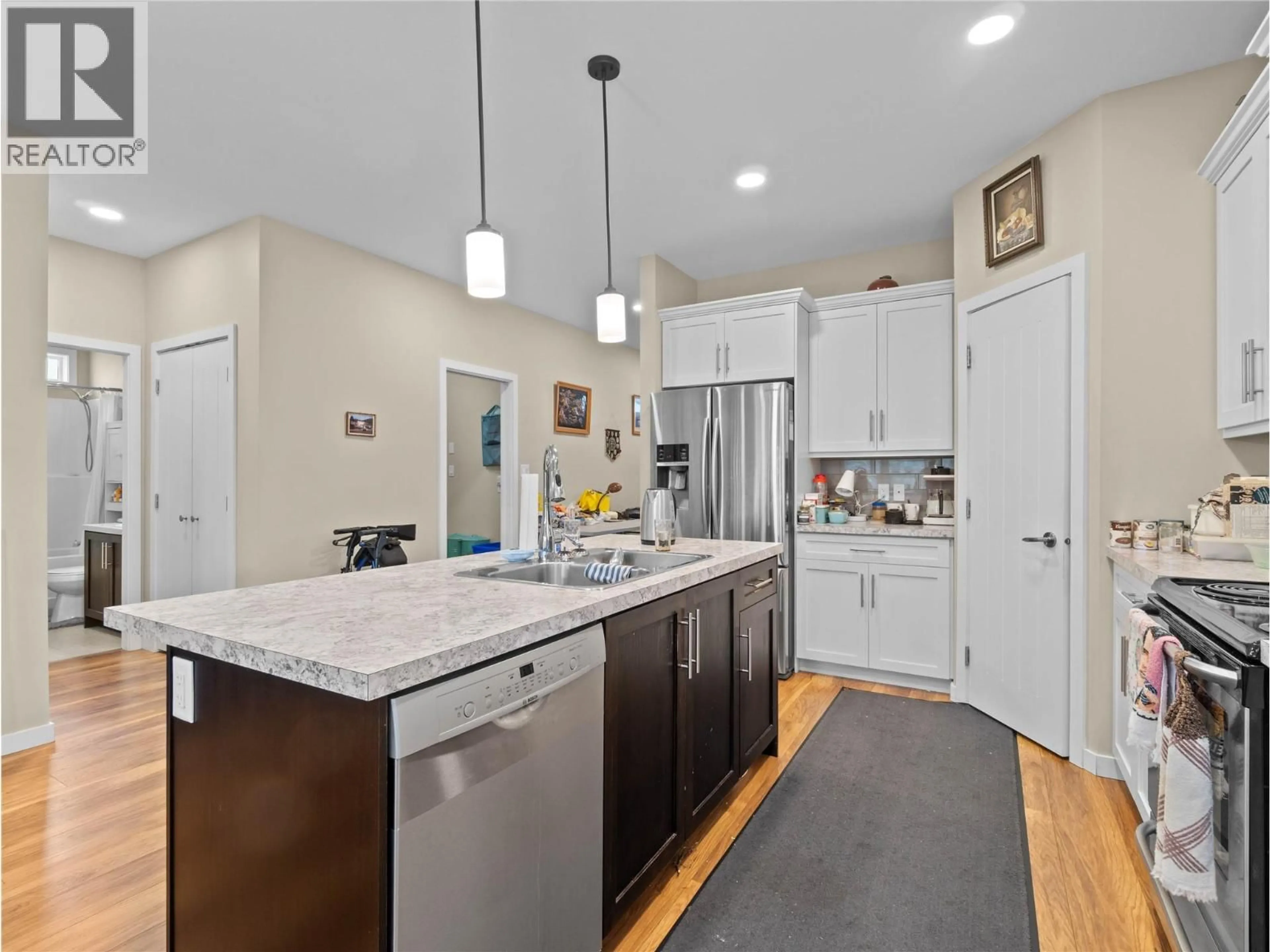 Open concept kitchen, ceramic/tile floor for 28 - 1611 10 STREET SOUTHWEST, Salmon Arm British Columbia V1E0C8