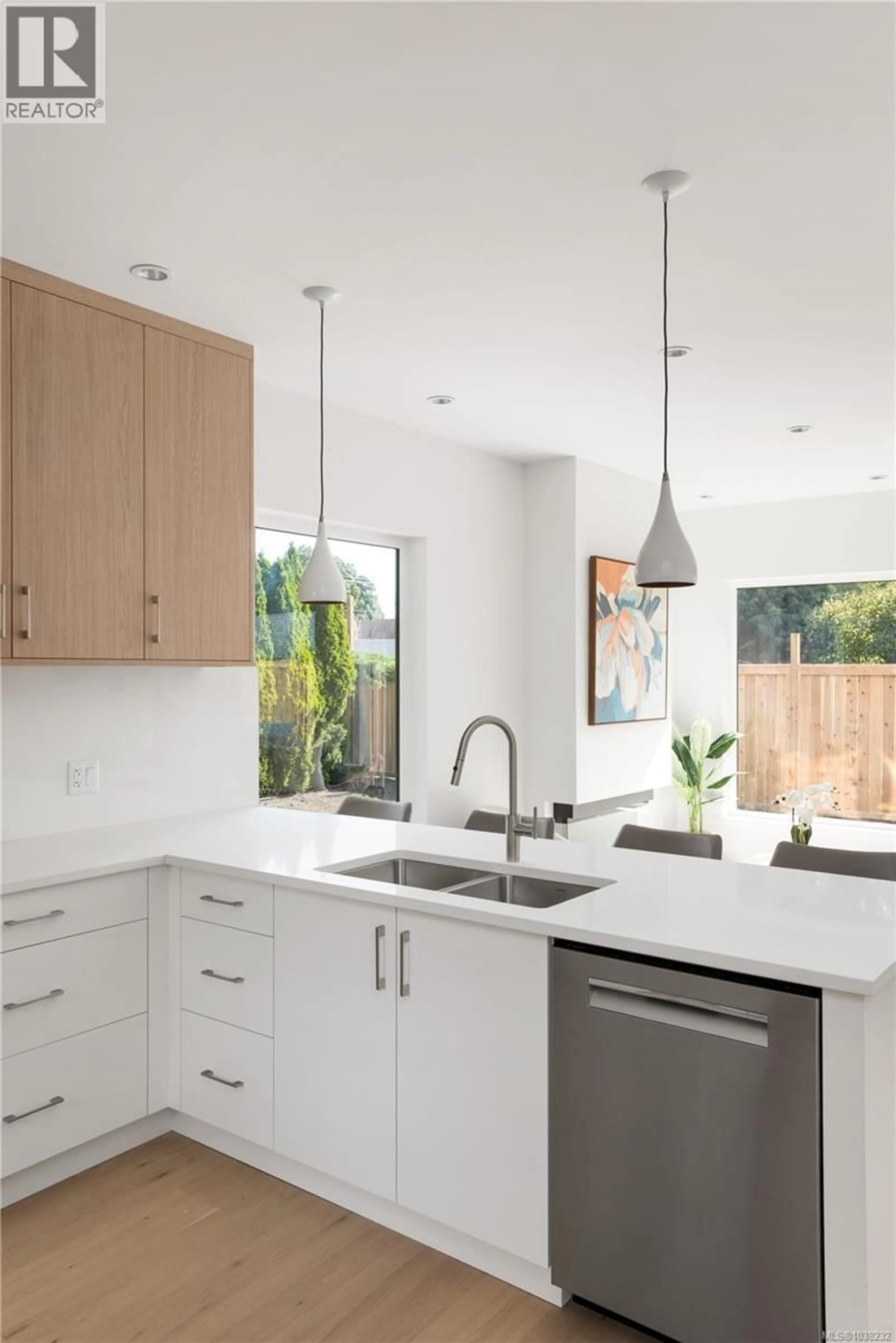 Contemporary kitchen, unknown for 4 - 2118 PENTLAND ROAD, Oak Bay British Columbia V8S2W4