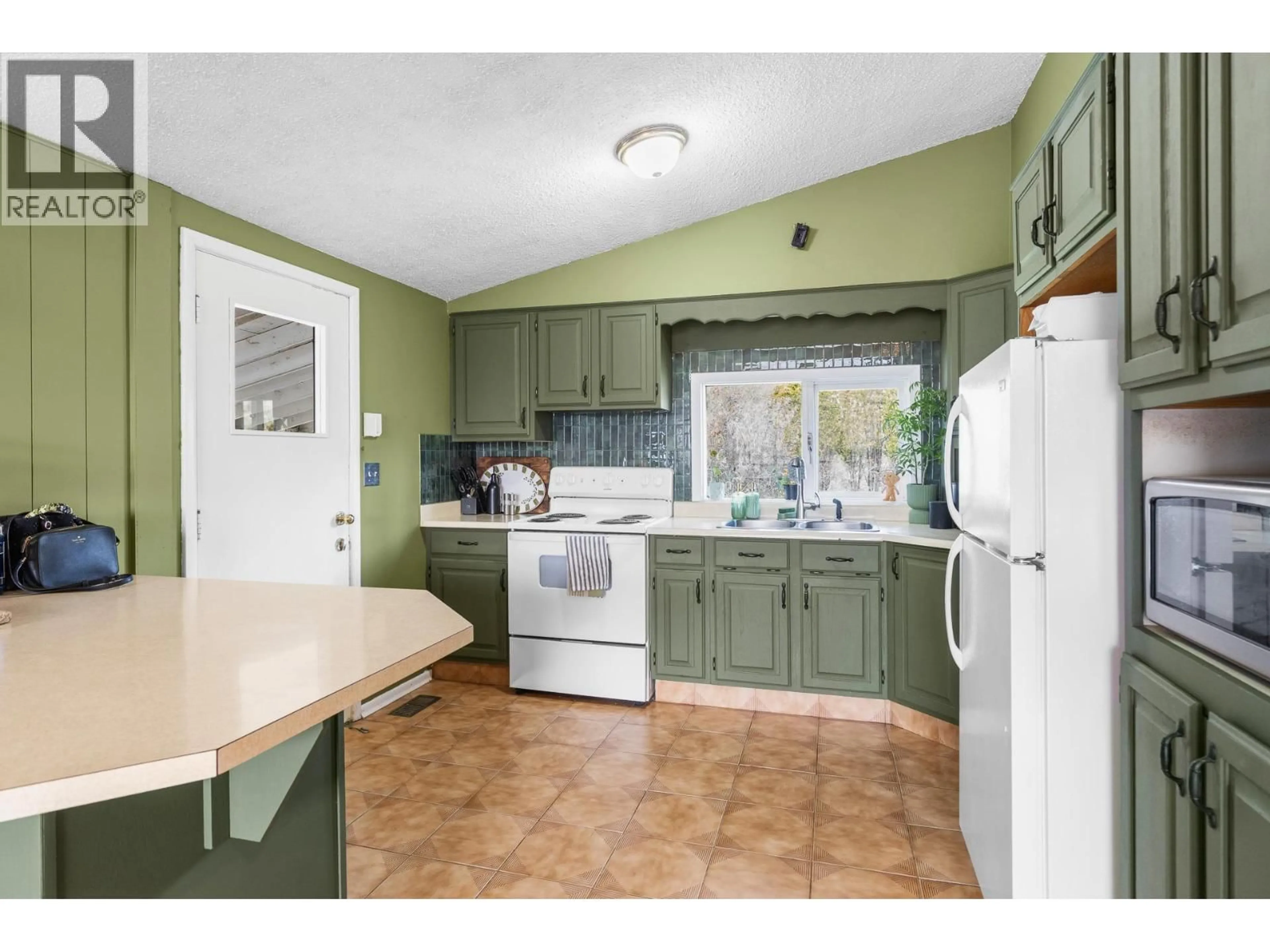 Standard kitchen, ceramic/tile floor for 3858 ANGUS DRIVE, West Kelowna British Columbia V4T2J8