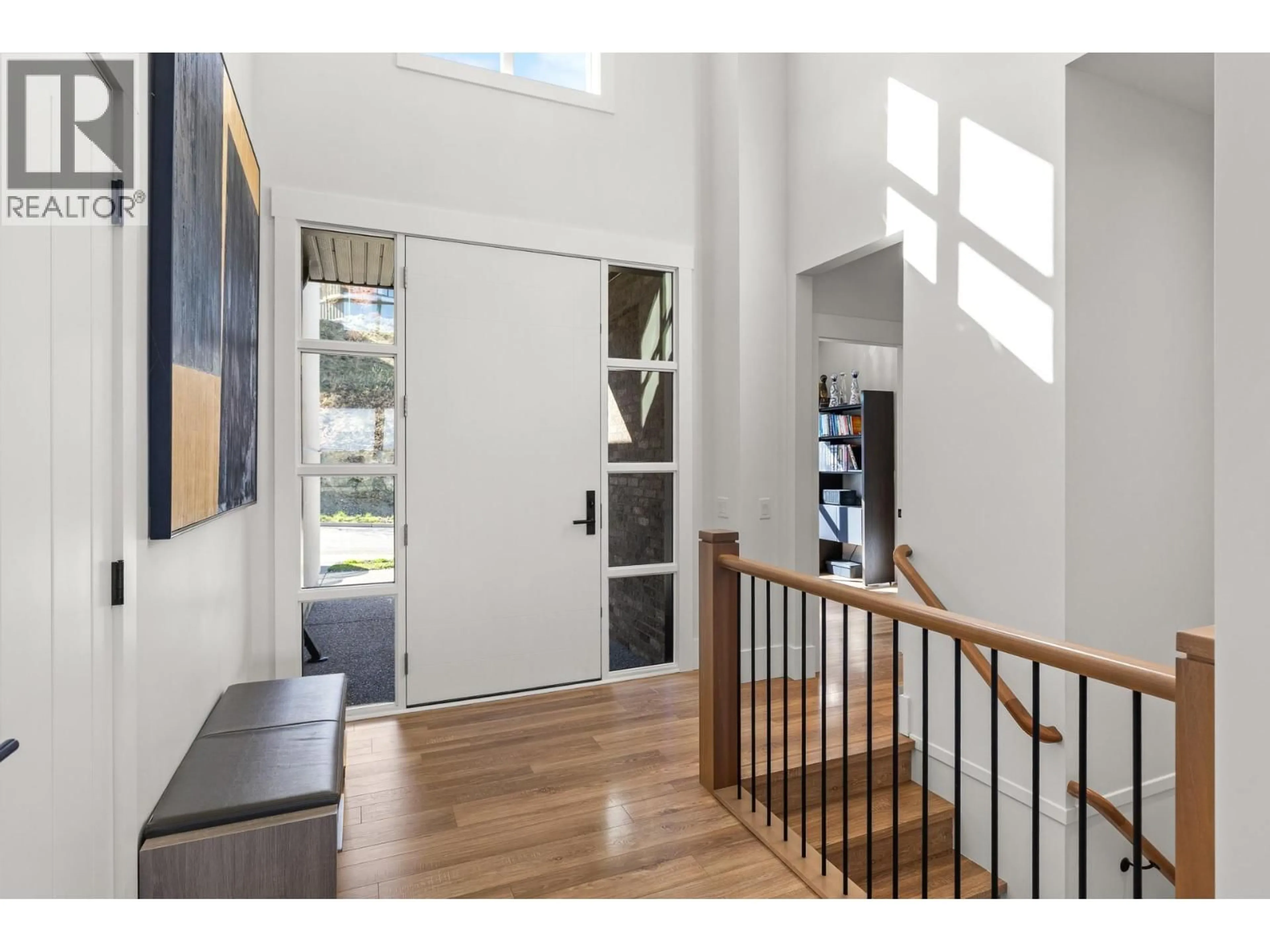 Indoor entryway for 203 GRANGE DRIVE, Vernon British Columbia V1H2M1
