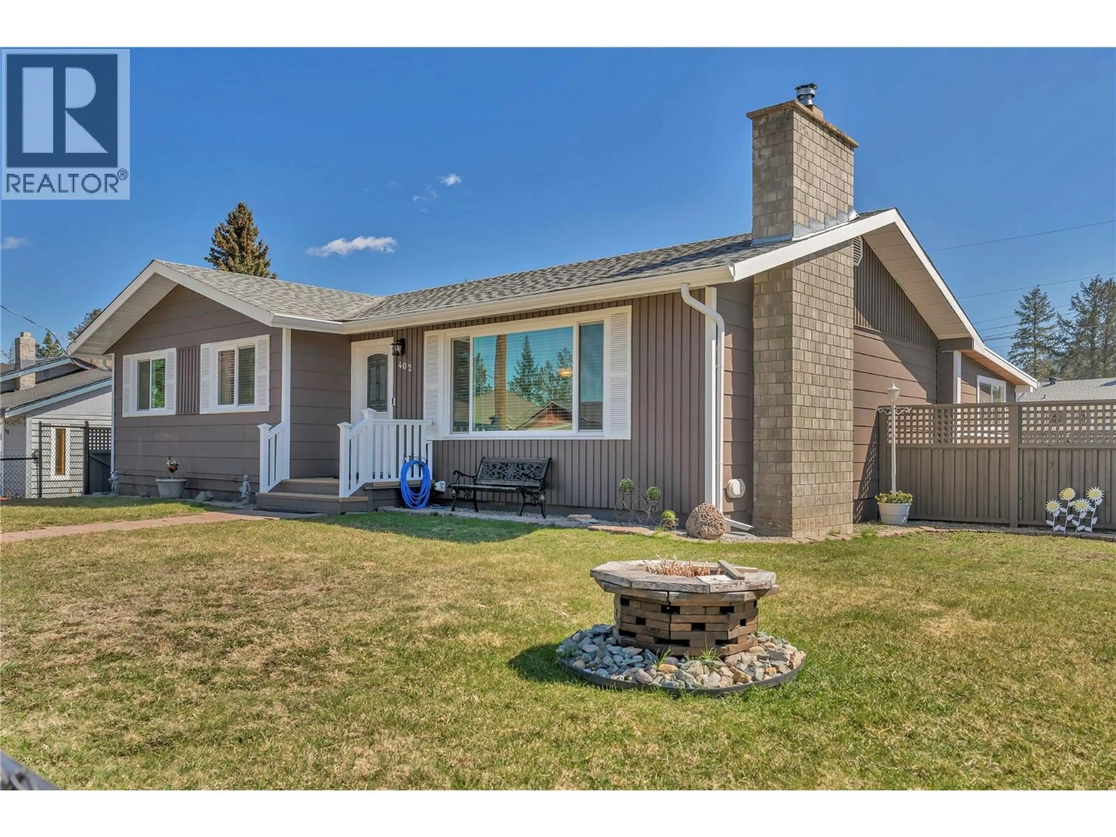 Home with vinyl exterior material, street for 402 BILLITER AVENUE, Princeton British Columbia V0X1W0