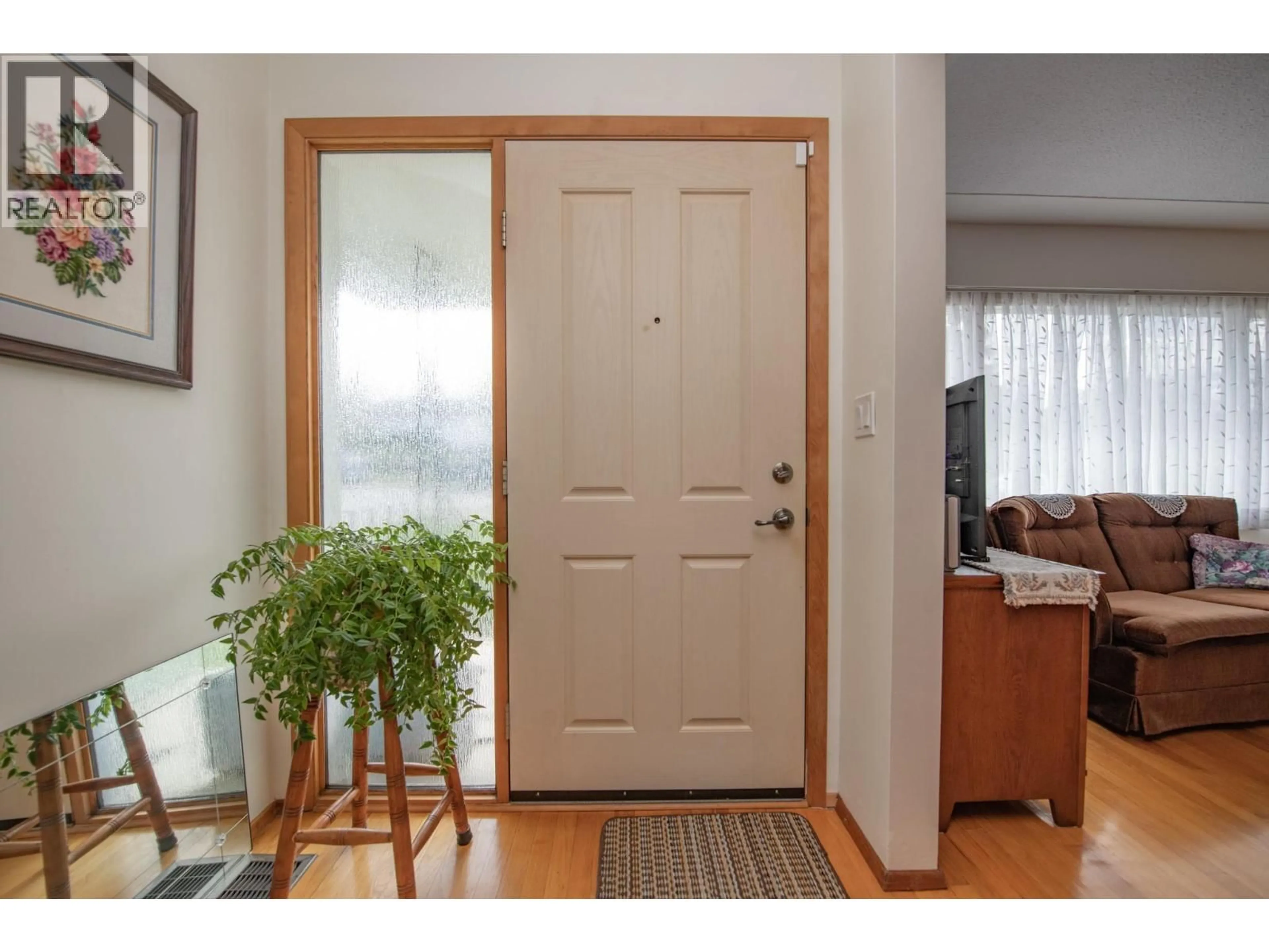 Indoor entryway for 2007 29 CRESCENT, Vernon British Columbia V1T1Y6