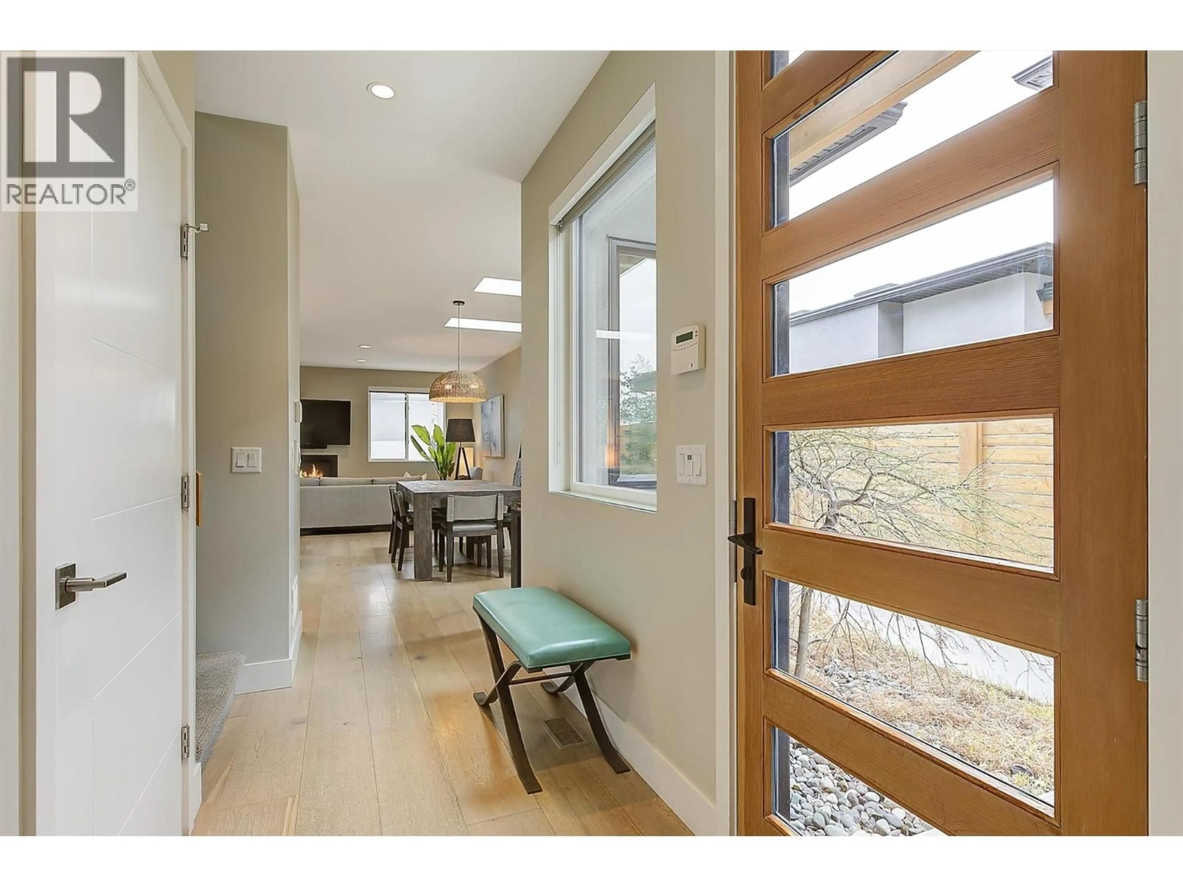 Indoor entryway for 553 PATTERSON AVENUE, Kelowna British Columbia V1Y5C7