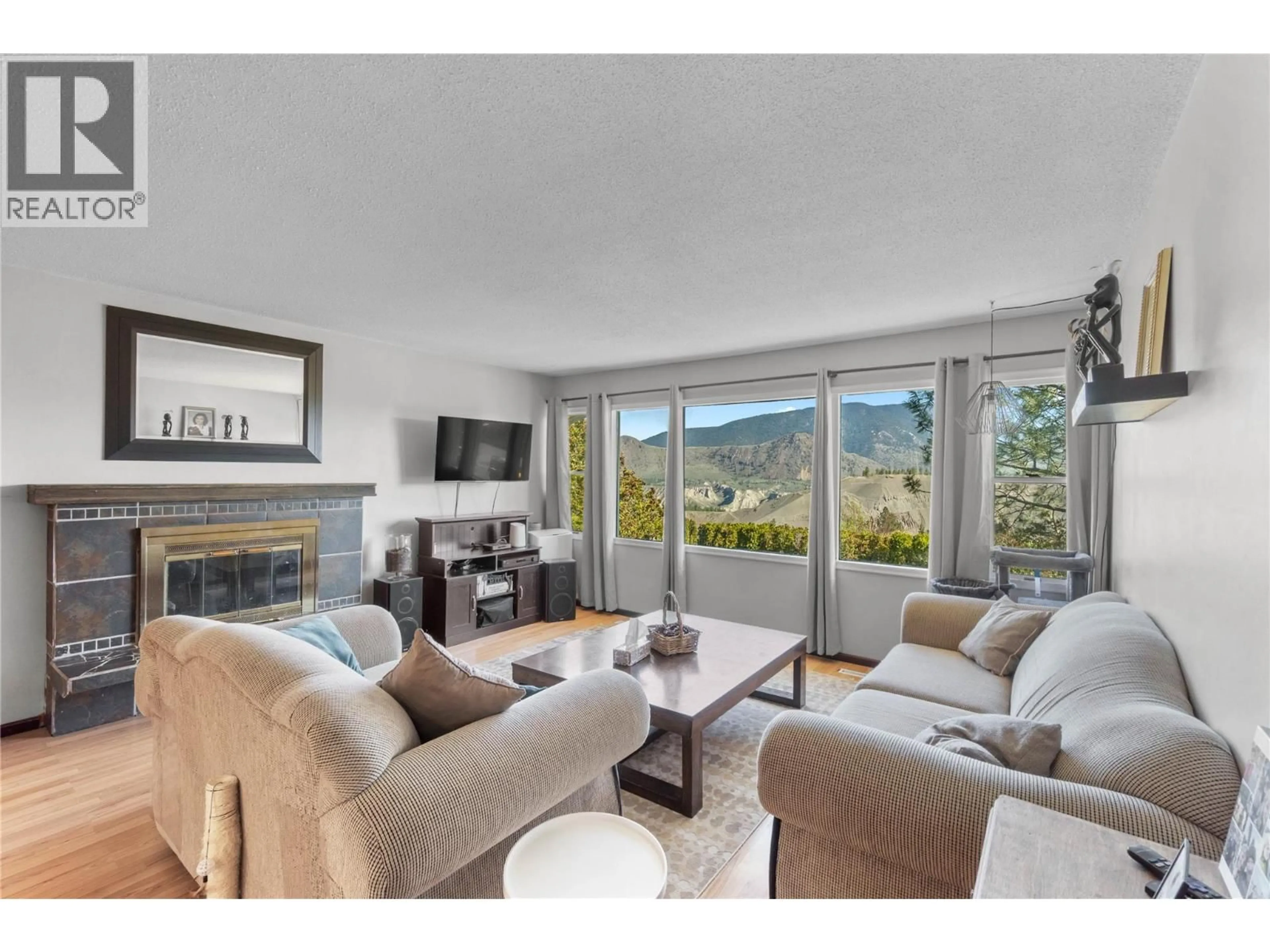 Living room with furniture, unknown for 1285 BELAIR DRIVE, Kamloops British Columbia V2C5G3