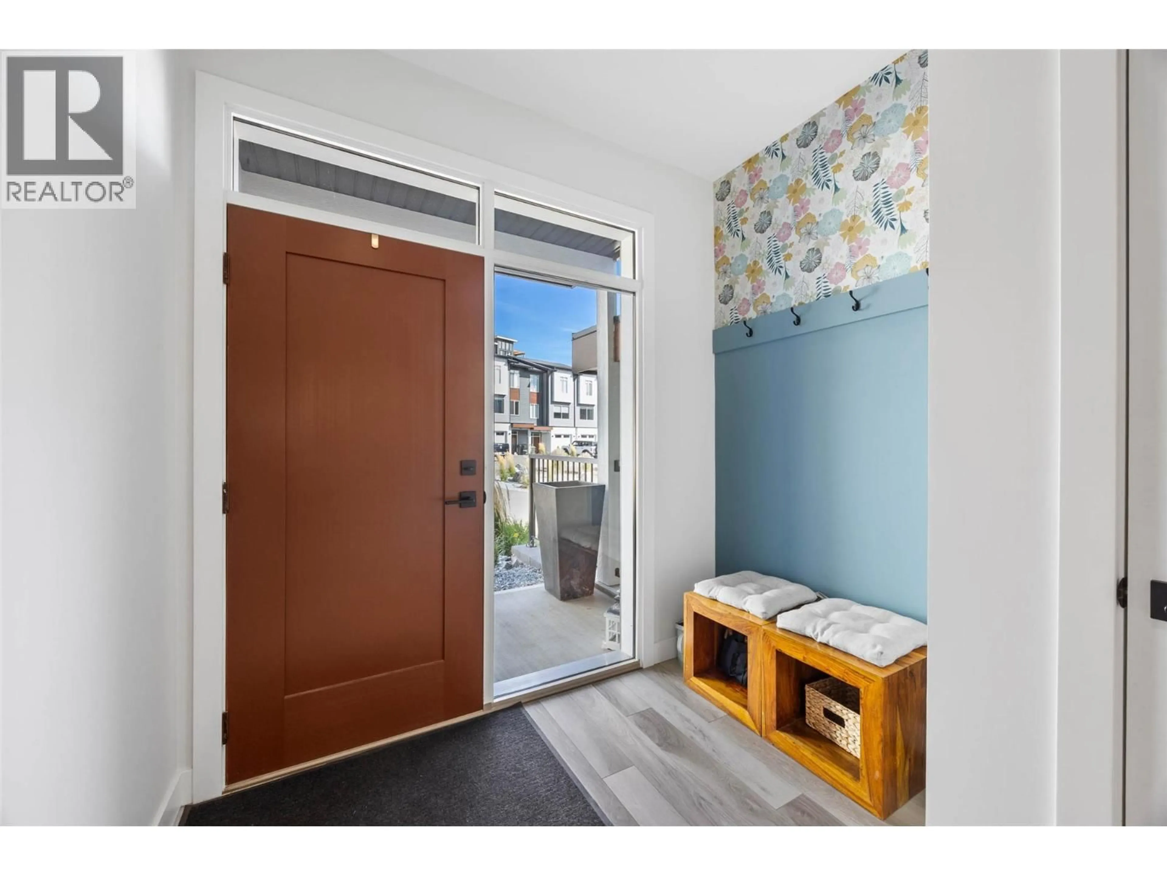 Indoor entryway for 107 RIVER GATE DRIVE, Kamloops British Columbia V2H0E4