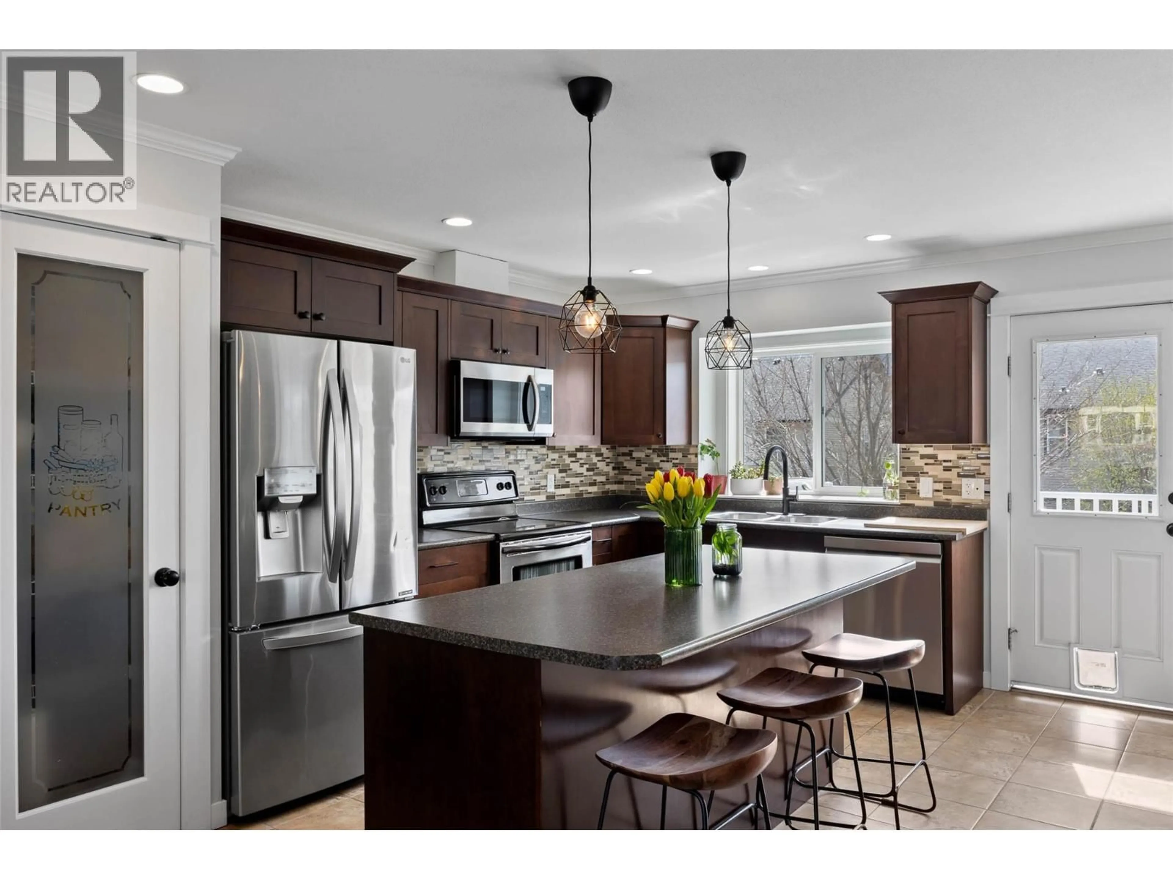 Open concept kitchen, unknown for 2647 ROSEWOOD AVENUE, Kamloops British Columbia V2B0C4