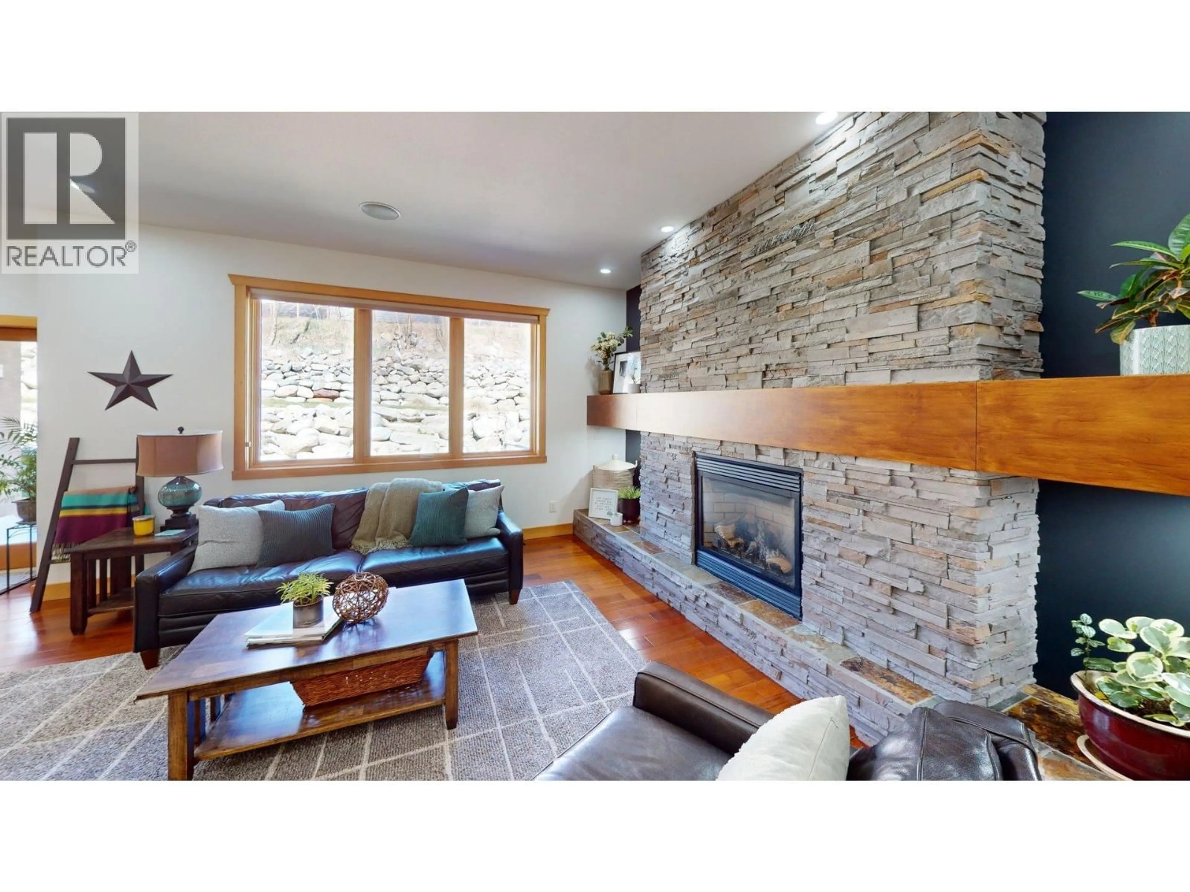 Living room with furniture, unknown for 2455 COLIN CRESCENT, Trail British Columbia V1R4T4