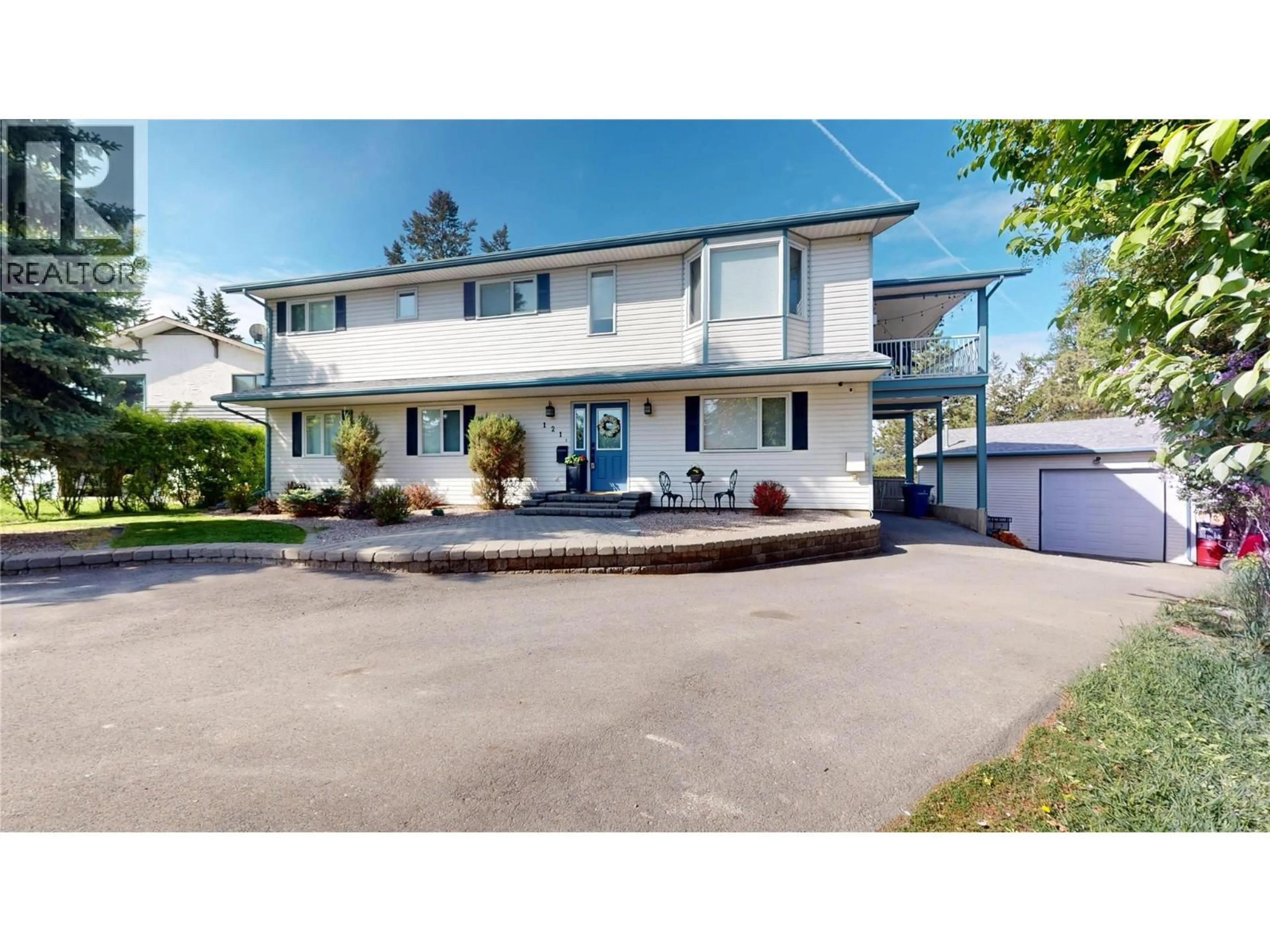 A pic from outside/outdoor area/front of a property/back of a property/a pic from drone, street for 121 10TH STREET SOUTH, Cranbrook British Columbia V1C4P5