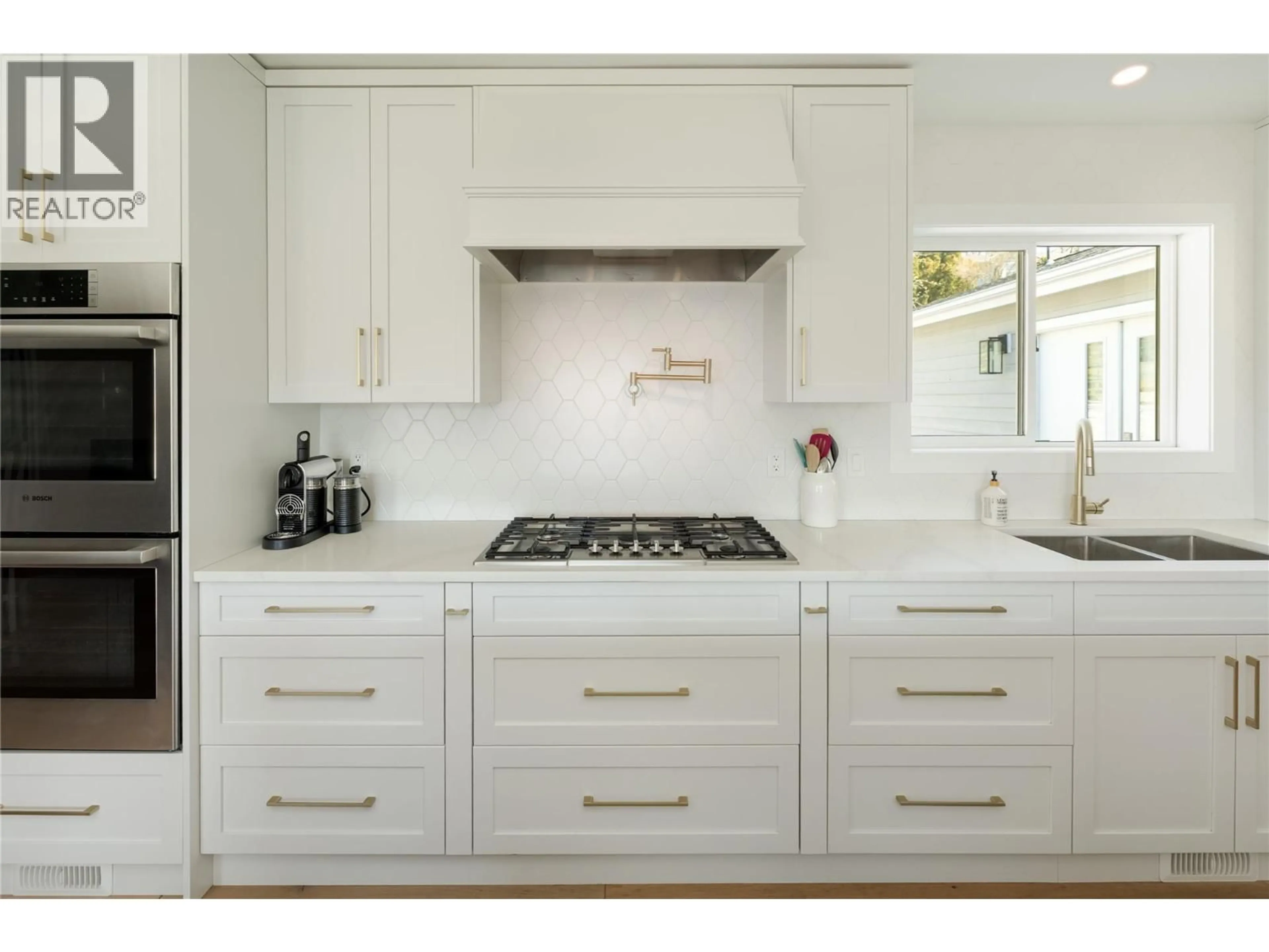 Contemporary kitchen, ceramic/tile floor for 10942 RUSSELL ROAD, Lake Country British Columbia V4V1W9