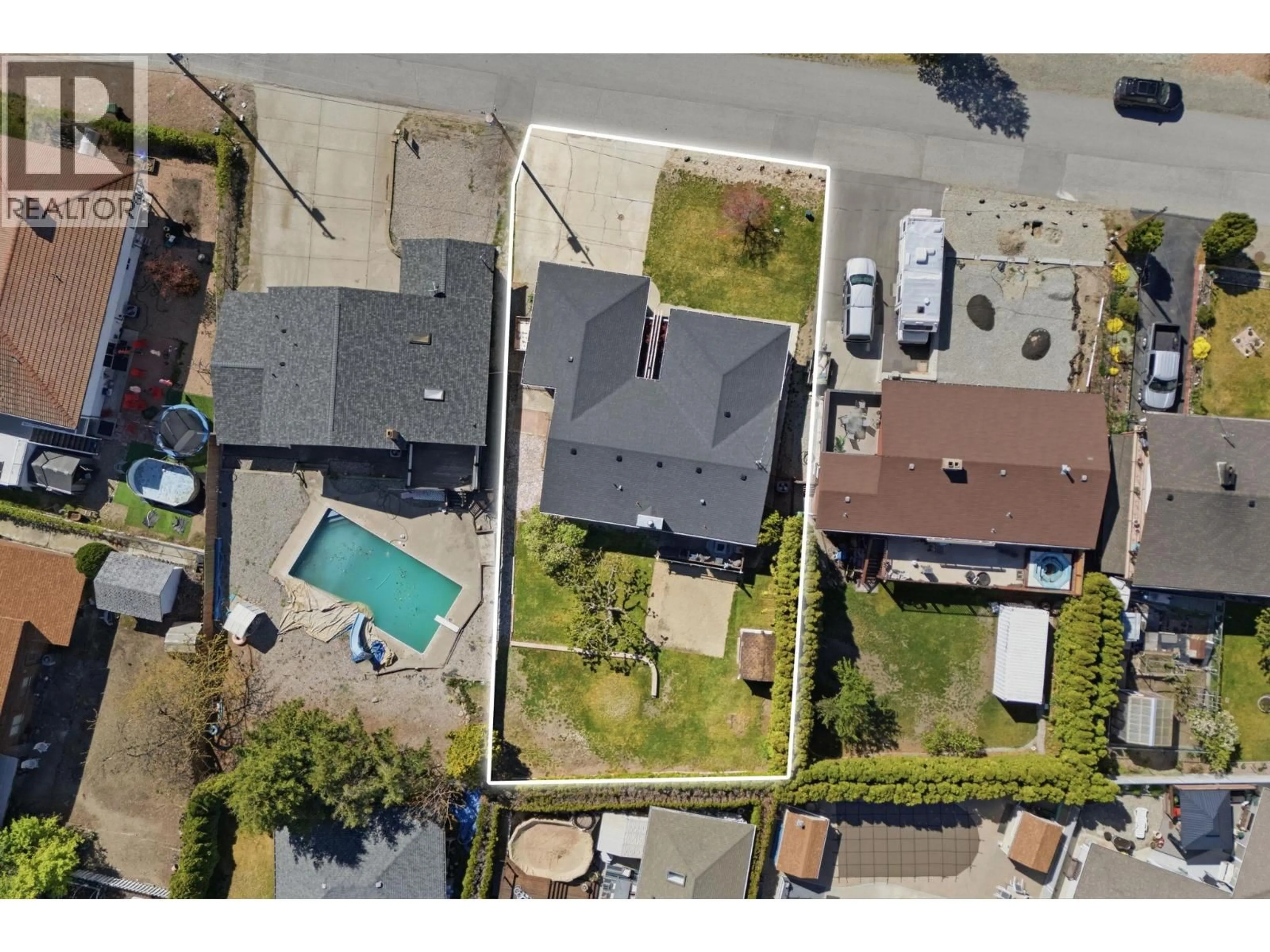 A pic from outside/outdoor area/front of a property/back of a property/a pic from drone, street for 9506 HUMMINGBIRD LANE, Osoyoos British Columbia V0H1V5