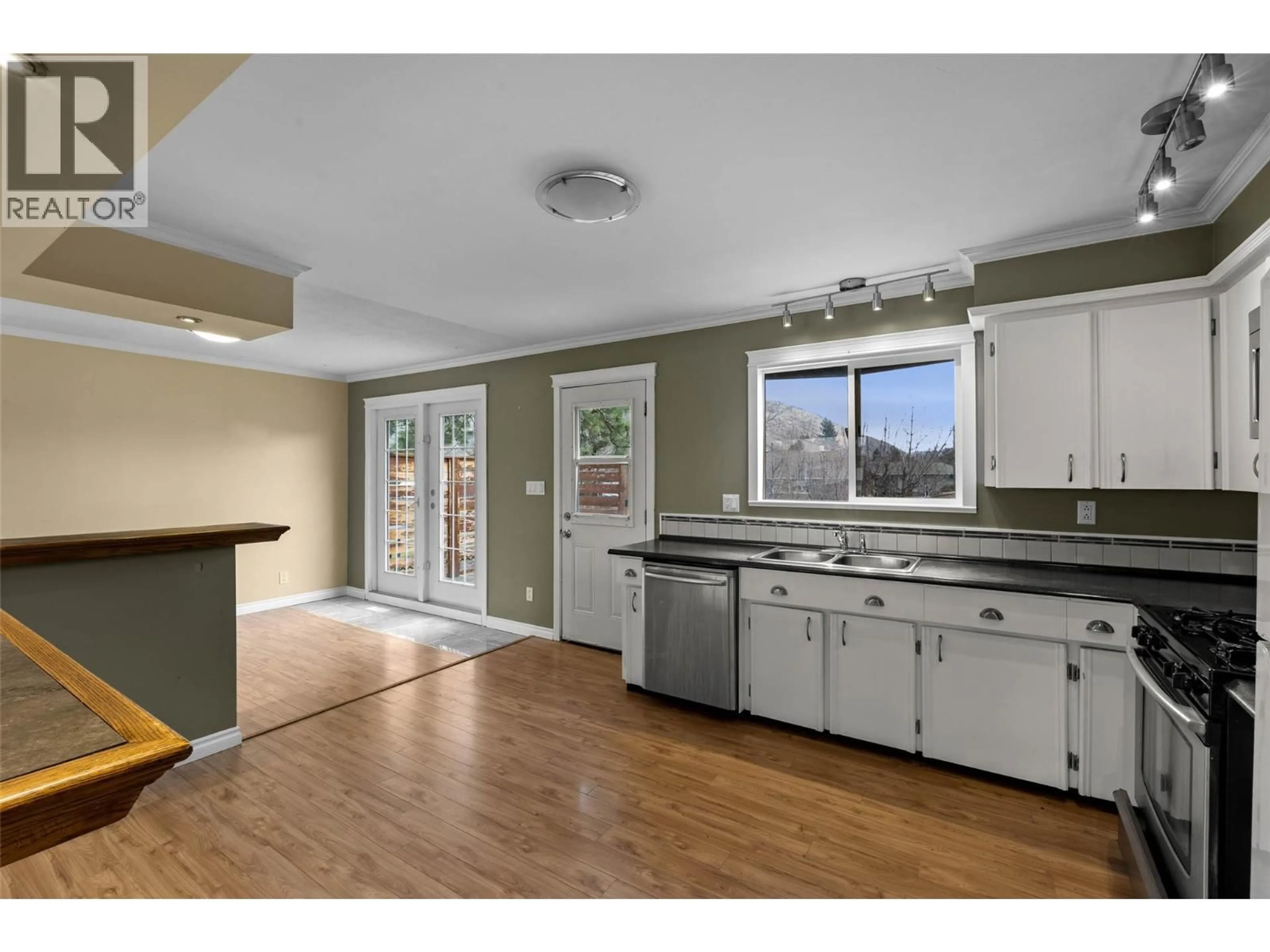 Open concept kitchen, unknown for 681 SICAMORE DRIVE, Kamloops British Columbia V2B6R6