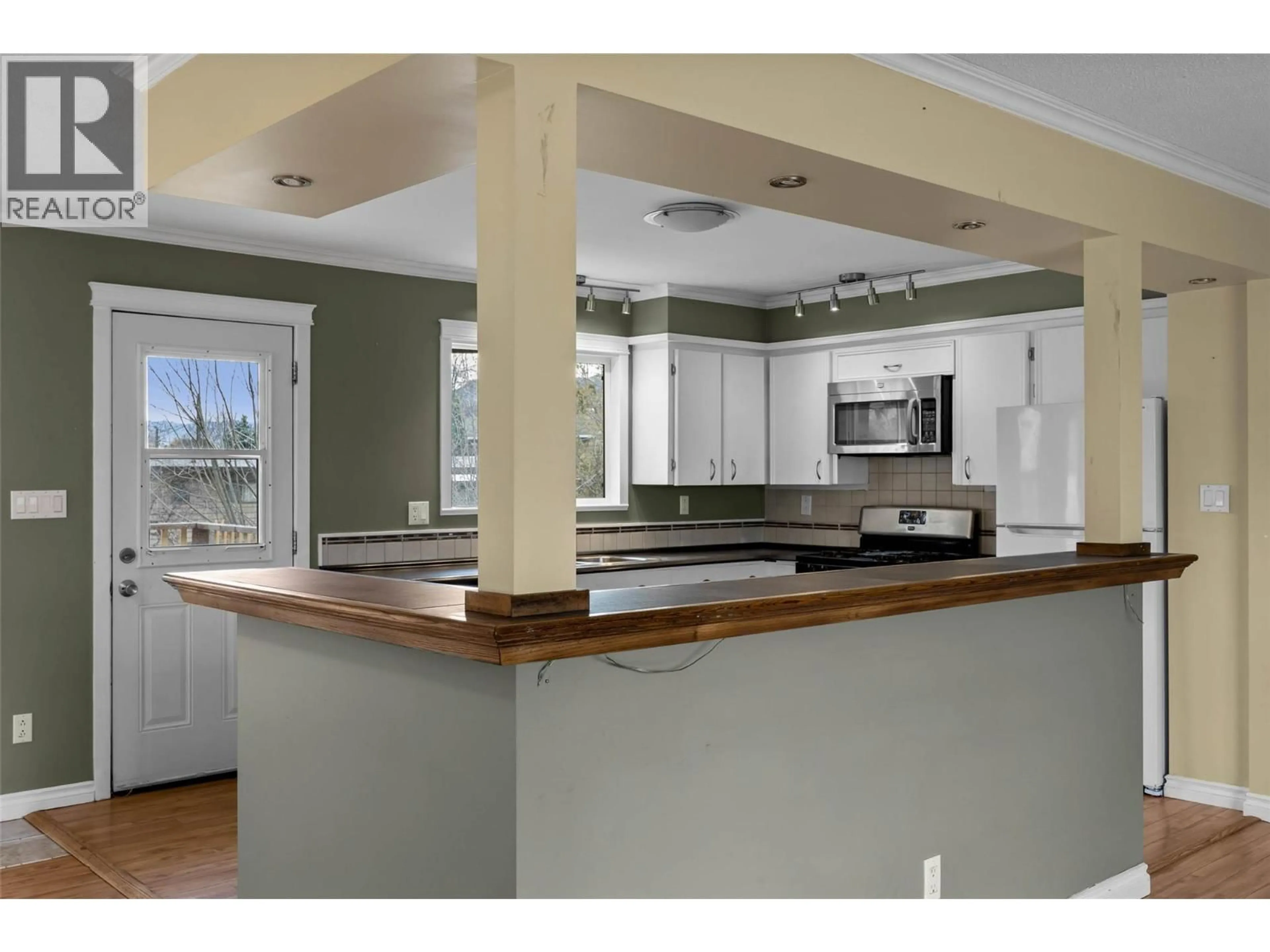 Open concept kitchen, unknown for 681 SICAMORE DRIVE, Kamloops British Columbia V2B6R6