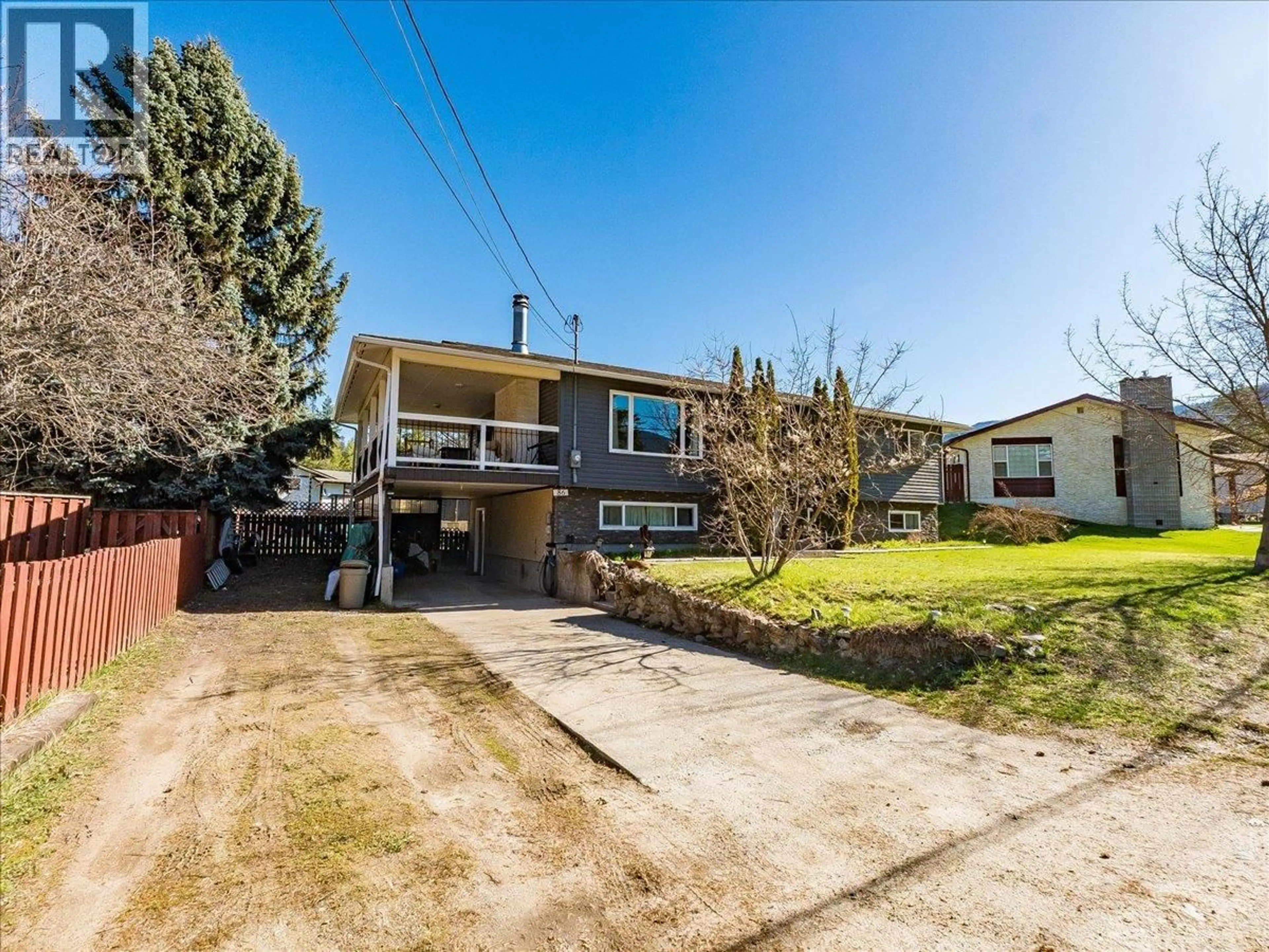 A pic from outside/outdoor area/front of a property/back of a property/a pic from drone, street for 86 BLUEBIRD ROAD, Fruitvale British Columbia V0G1L1