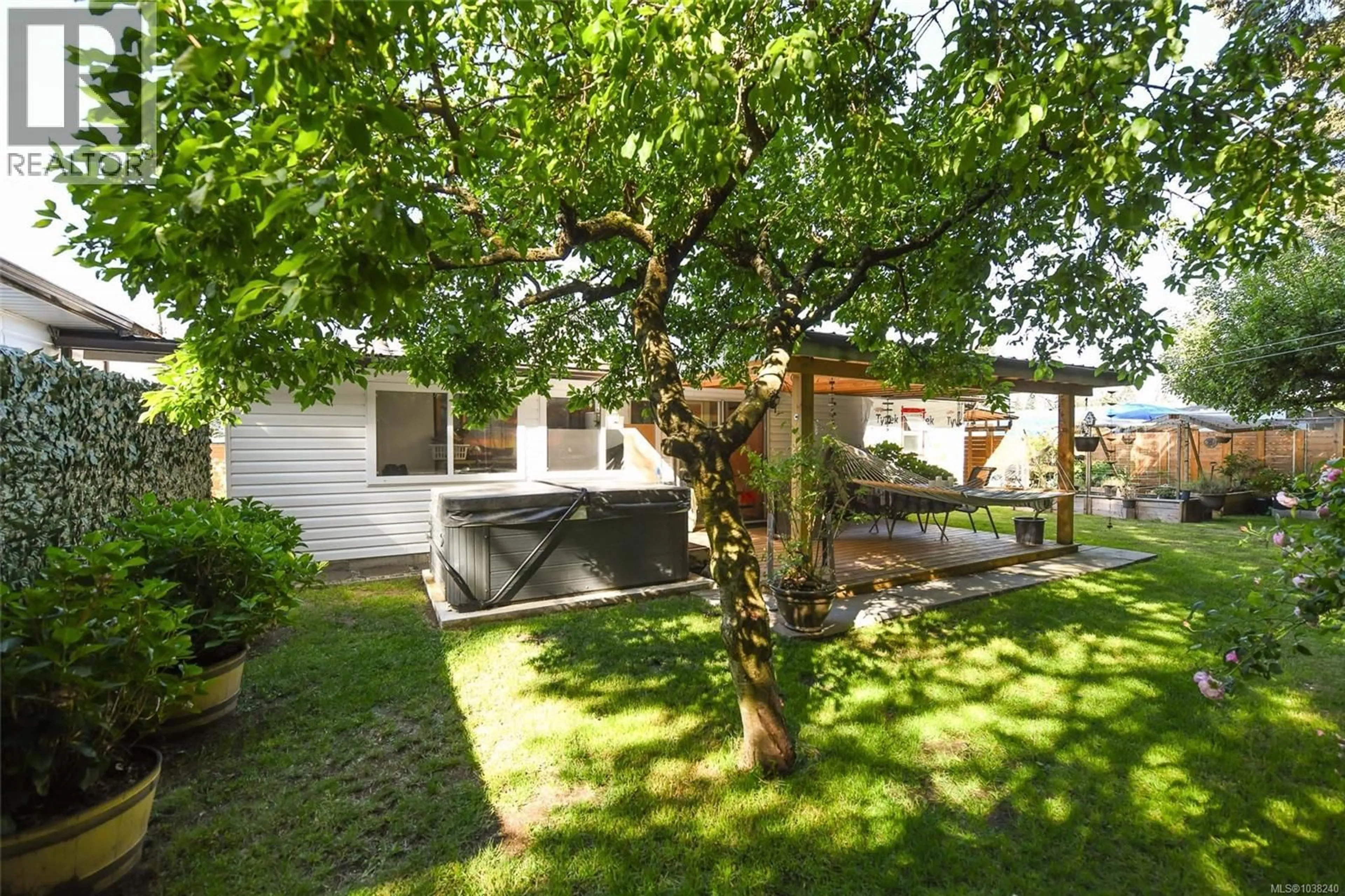 Patio, street for 610 NECHAKO AVENUE, Courtenay British Columbia V9N7R3