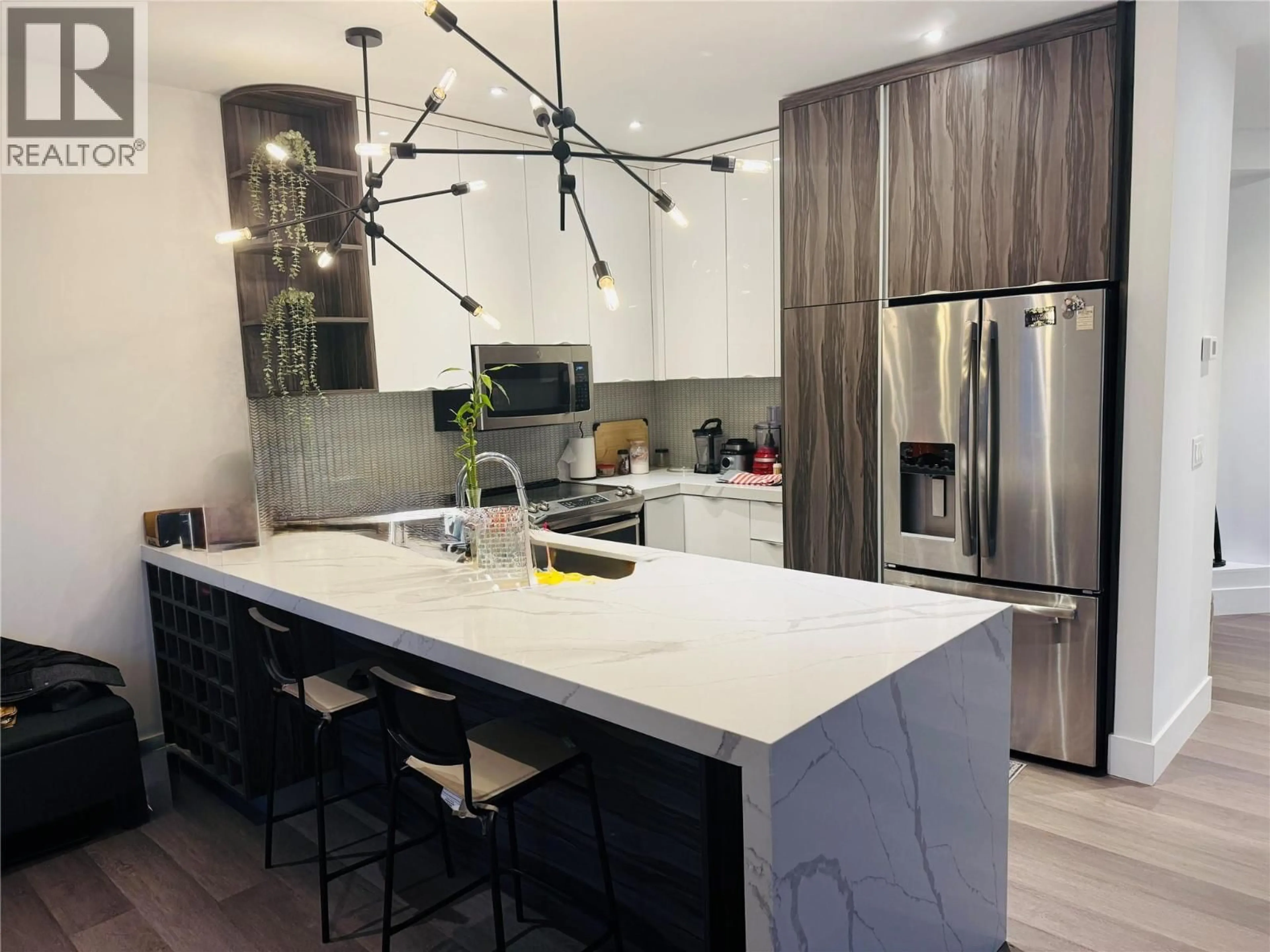 Contemporary kitchen, unknown for 501 - 7291 PROSPECTOR AVENUE, Radium Hot Springs British Columbia V0A1M0