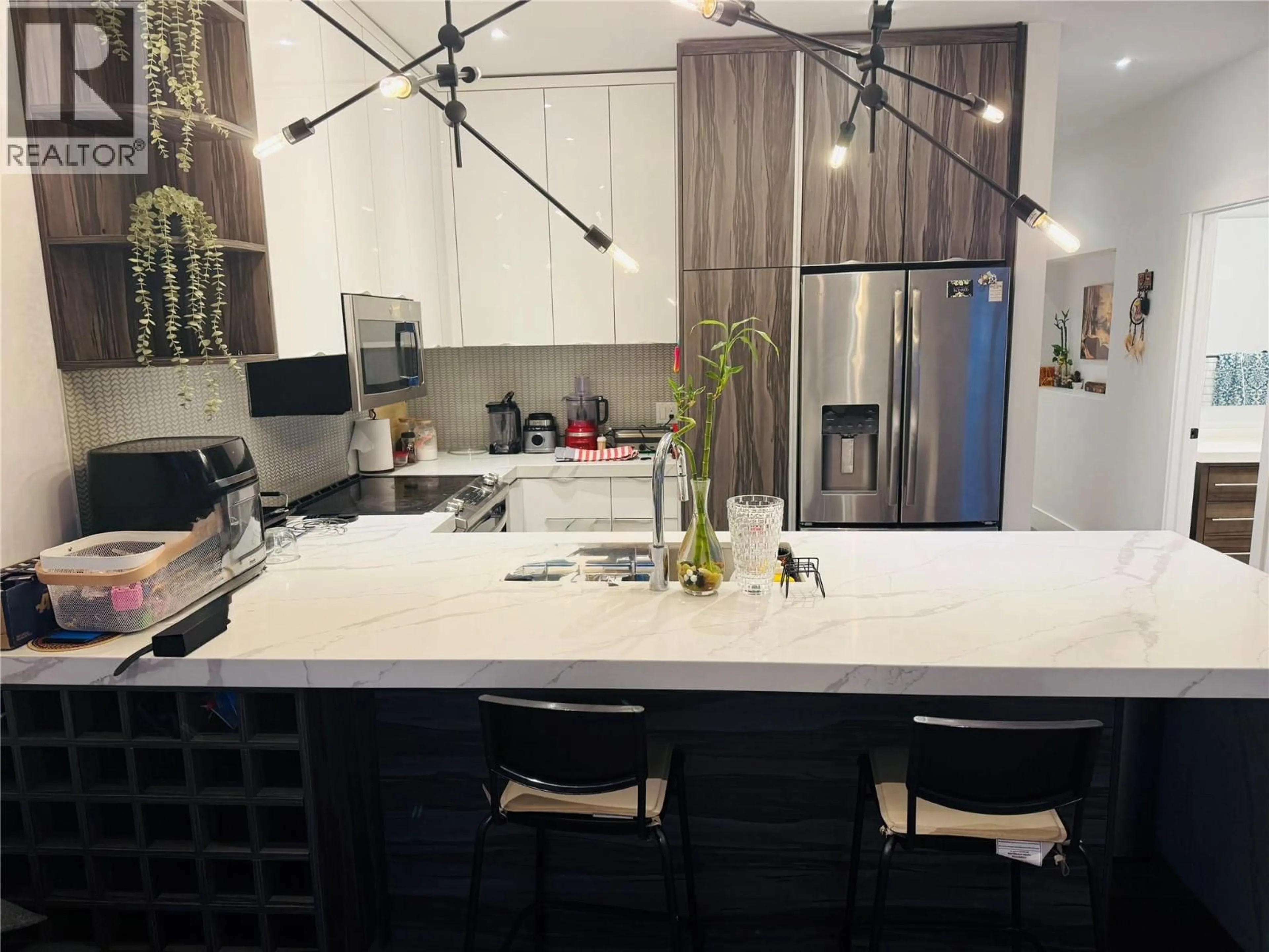 Contemporary kitchen, unknown for 501 - 7291 PROSPECTOR AVENUE, Radium Hot Springs British Columbia V0A1M0