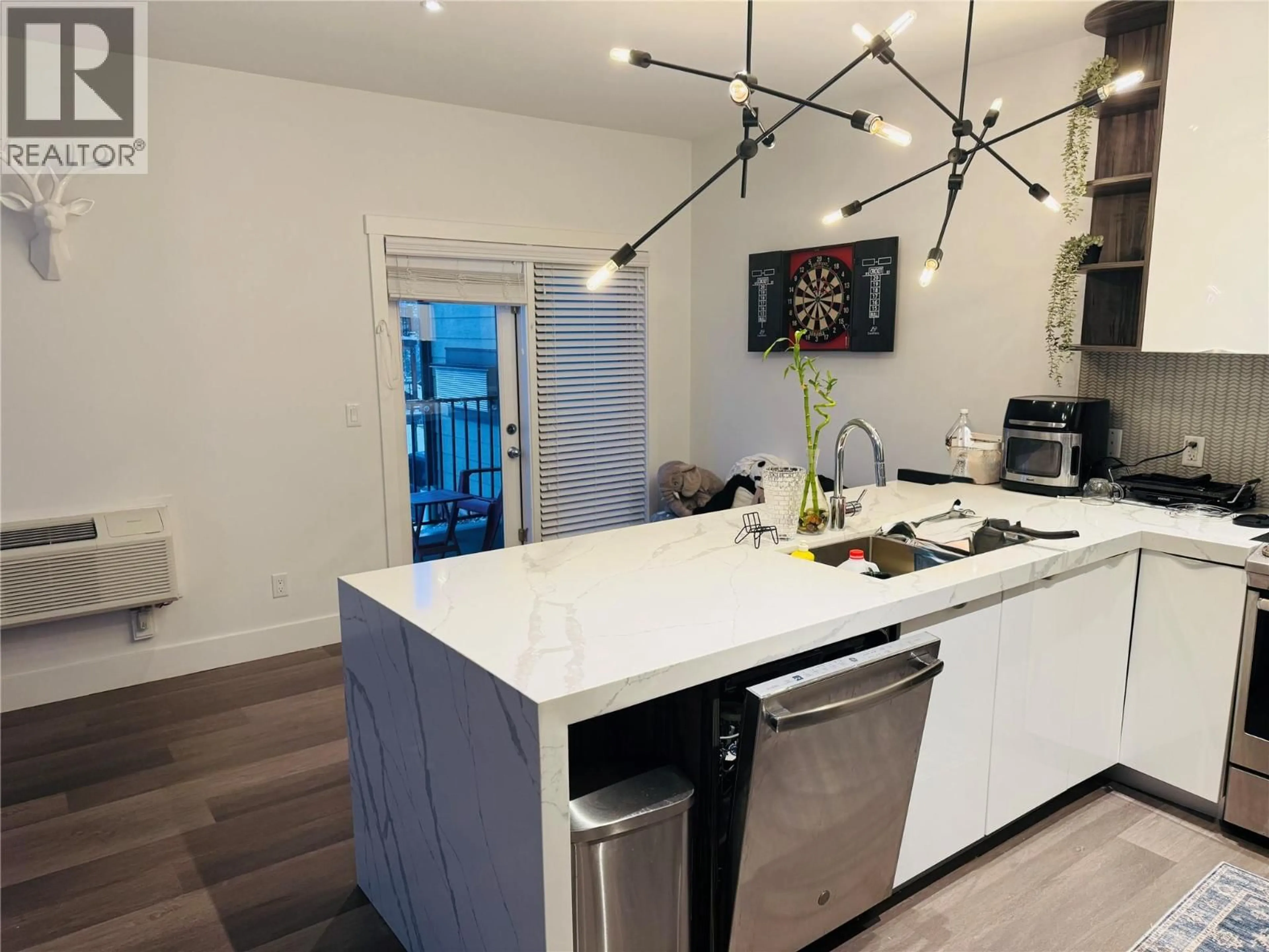 Open concept kitchen, unknown for 501 - 7291 PROSPECTOR AVENUE, Radium Hot Springs British Columbia V0A1M0