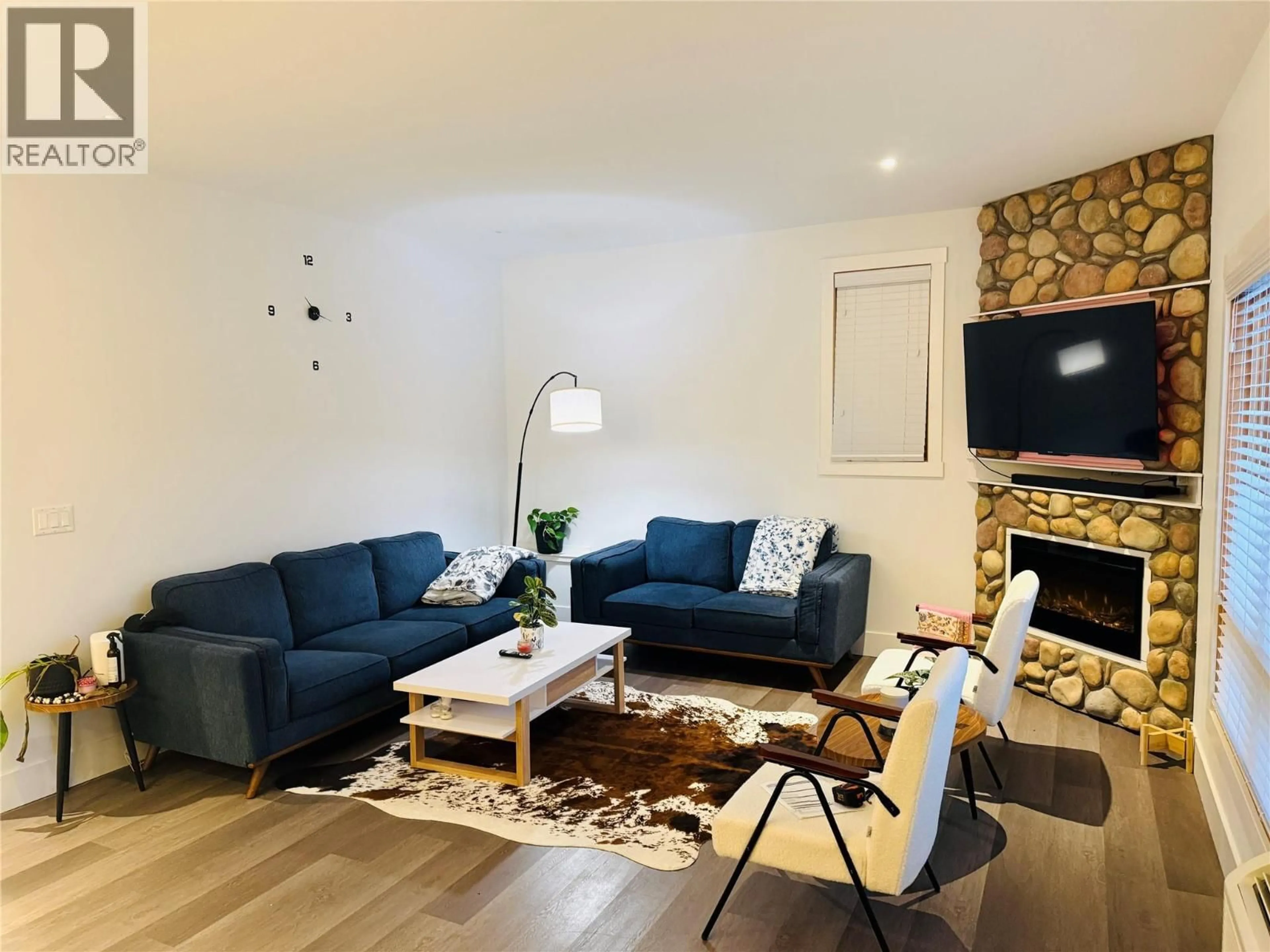 Living room with furniture, wood/laminate floor for 501 - 7291 PROSPECTOR AVENUE, Radium Hot Springs British Columbia V0A1M0