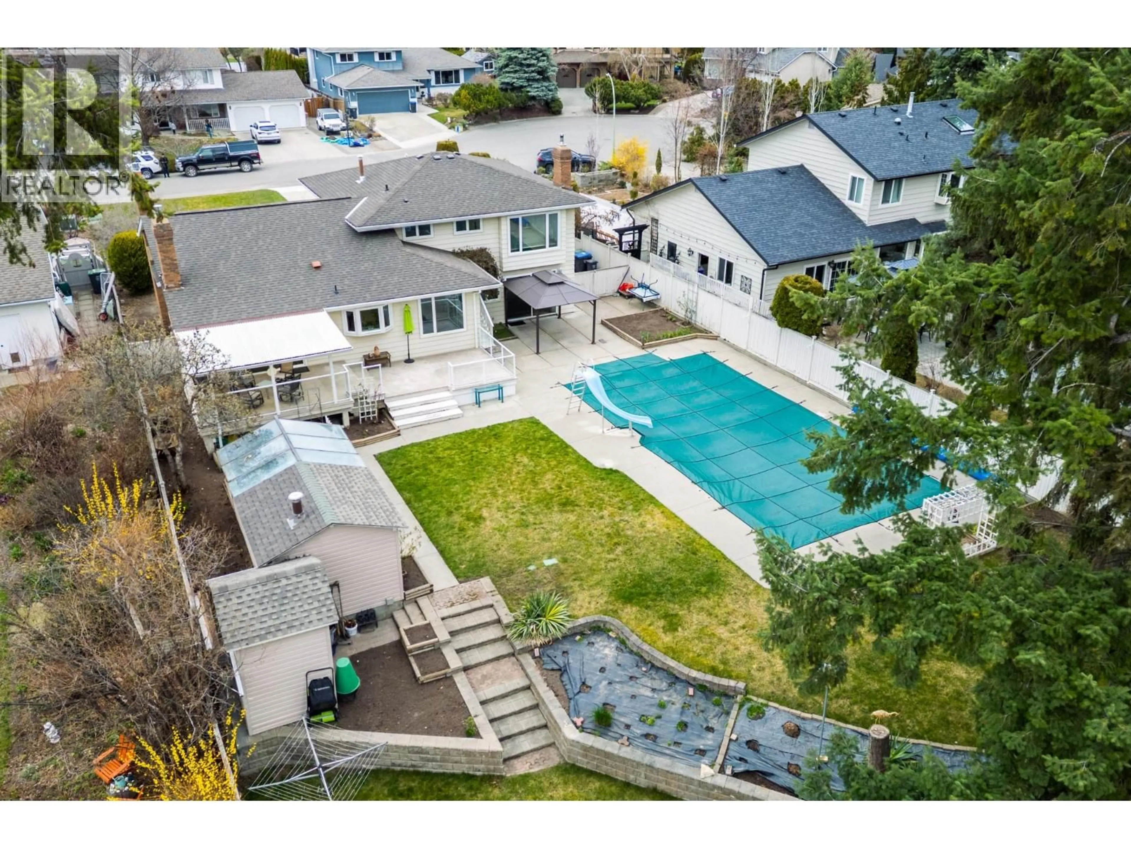 A pic from outside/outdoor area/front of a property/back of a property/a pic from drone, street for 561 BROME CRESCENT, Kelowna British Columbia V1W2M5