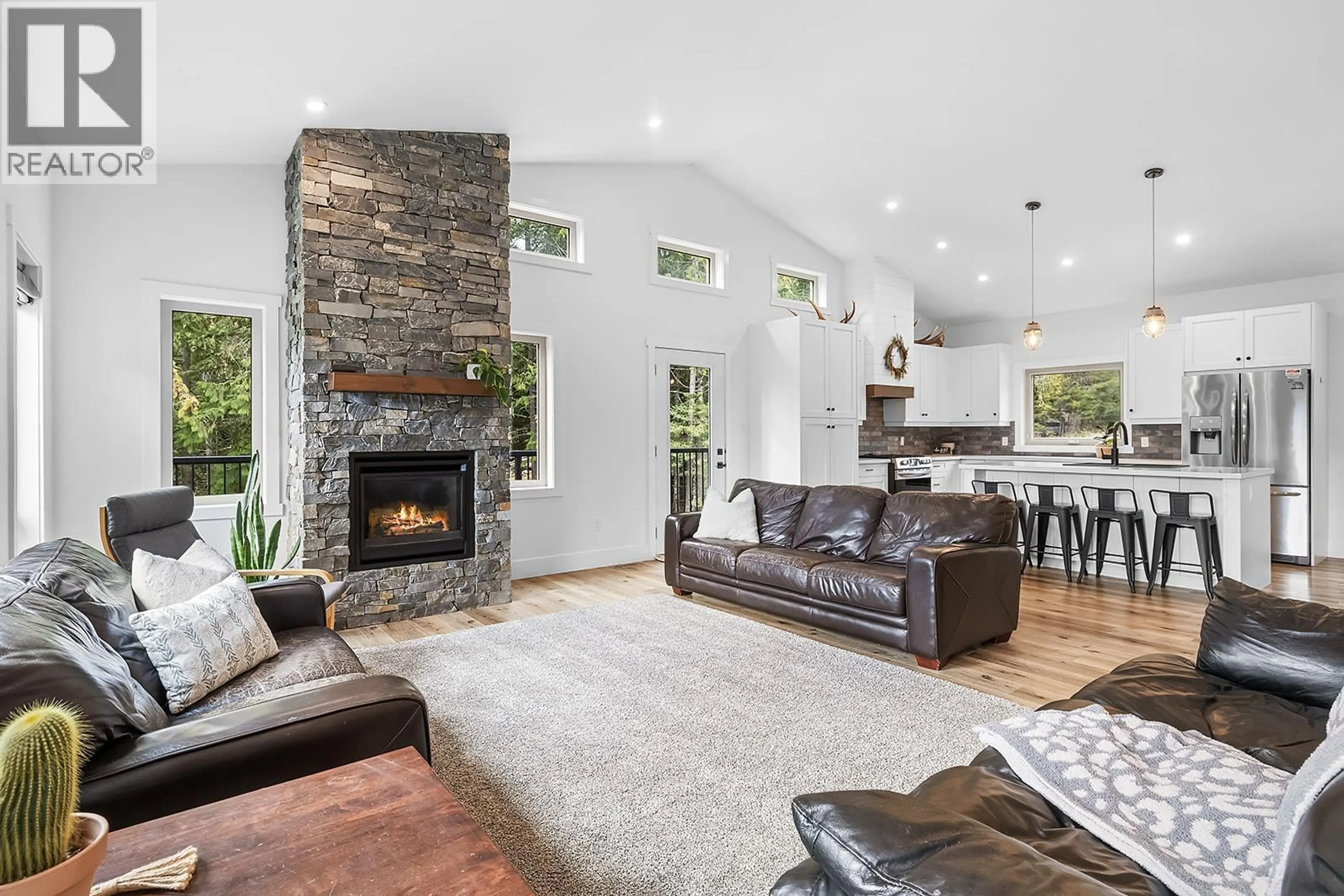 Living room with furniture, unknown for 1562 TEETZEL ROAD, Creston British Columbia V0B1G7