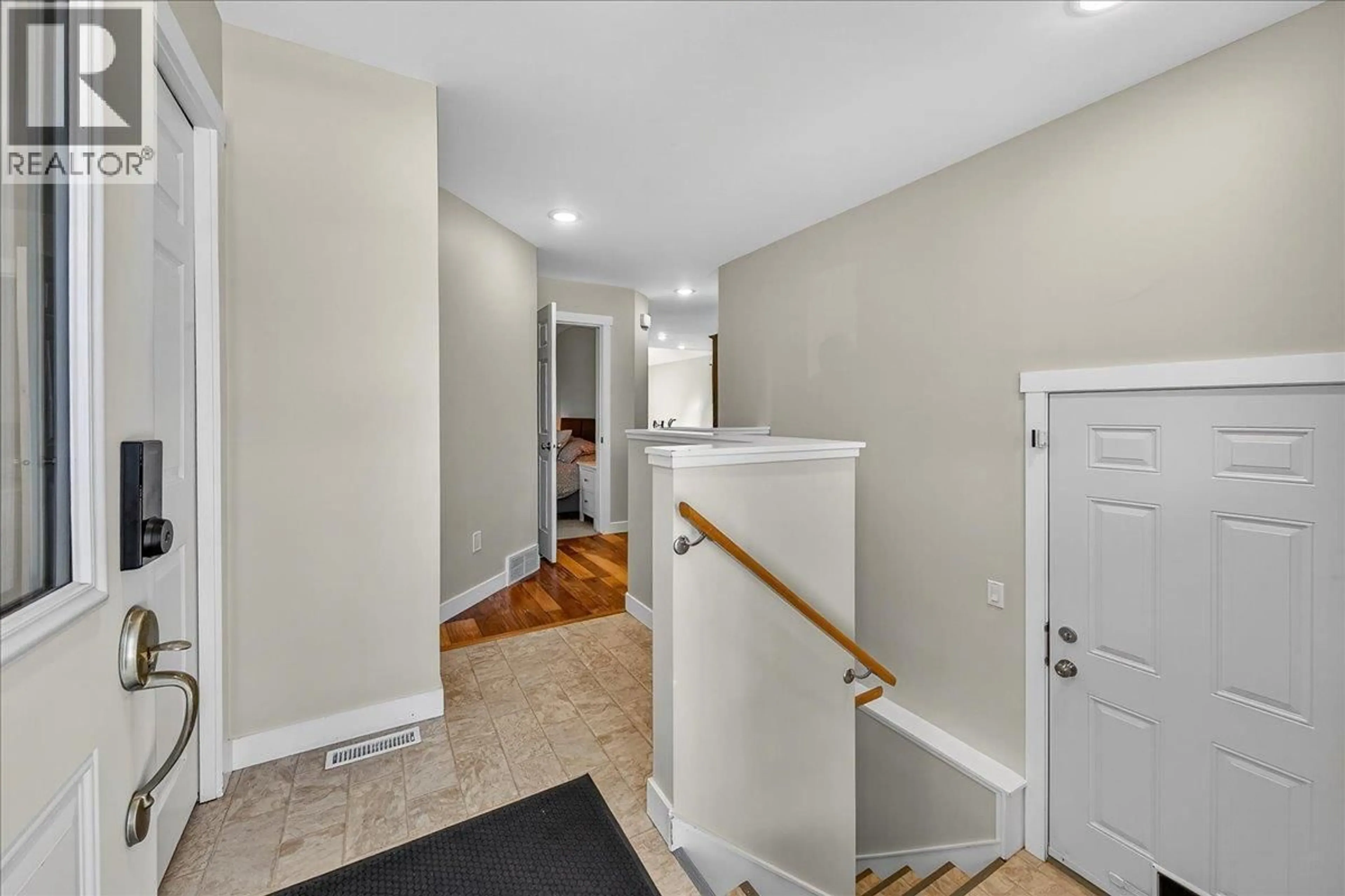 Indoor entryway for 10 - 989 SWANSEA VIEW ROAD, Windermere British Columbia V0A1K3