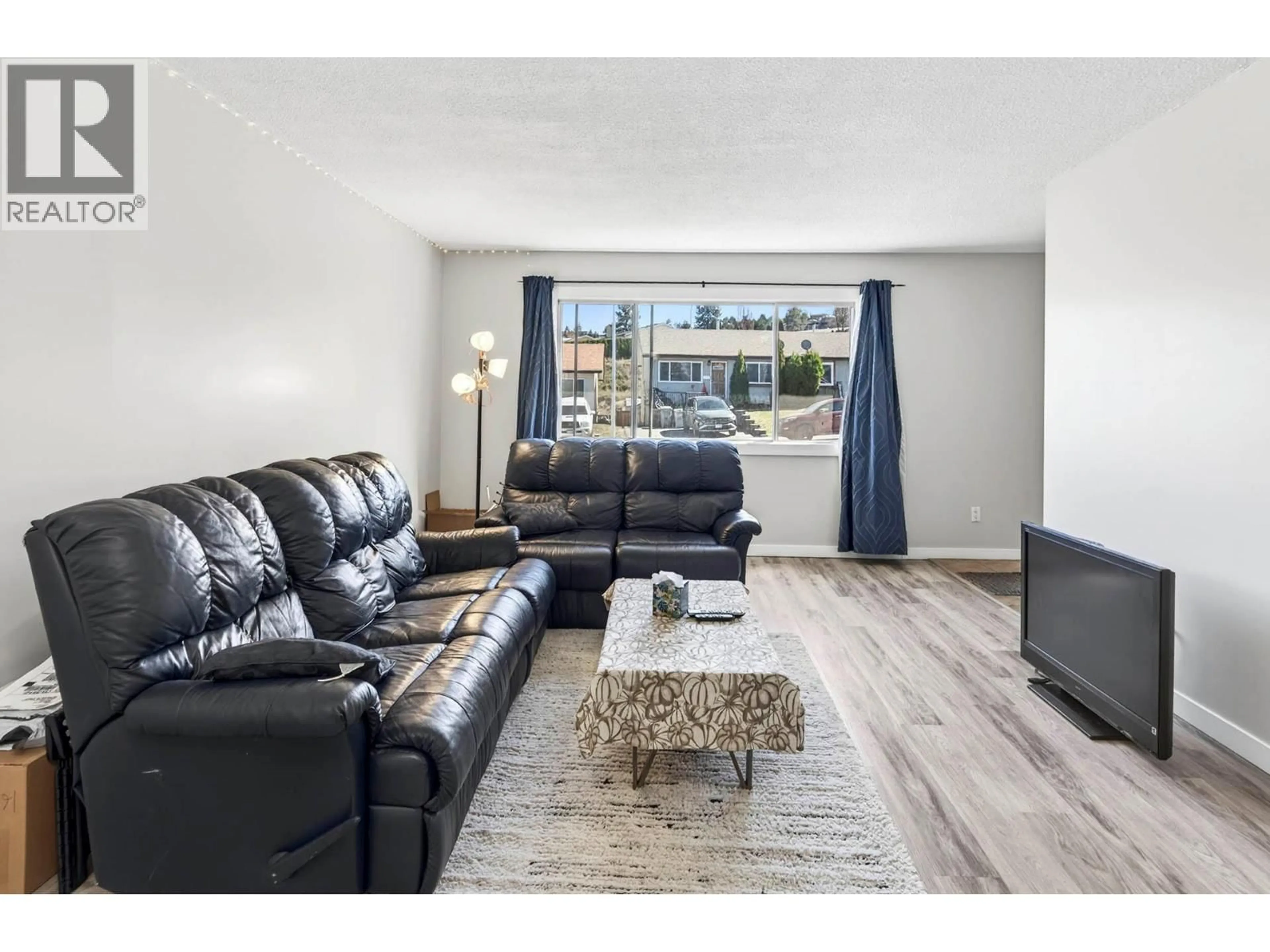 Living room with furniture, unknown for 1676 SELWYN ROAD, Kamloops British Columbia V2E1R8