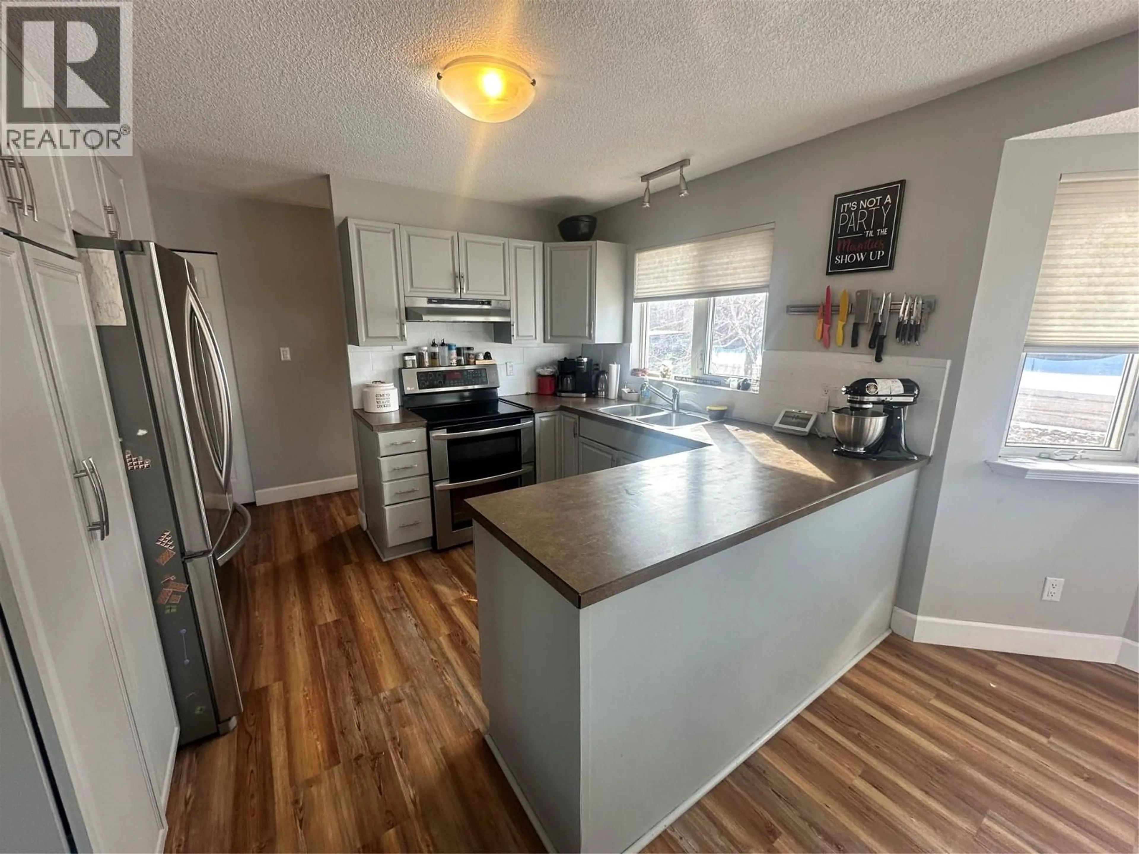 Open concept kitchen, unknown for 4112 52A PLACE NORTHEAST, Chetwynd British Columbia V0C1J0